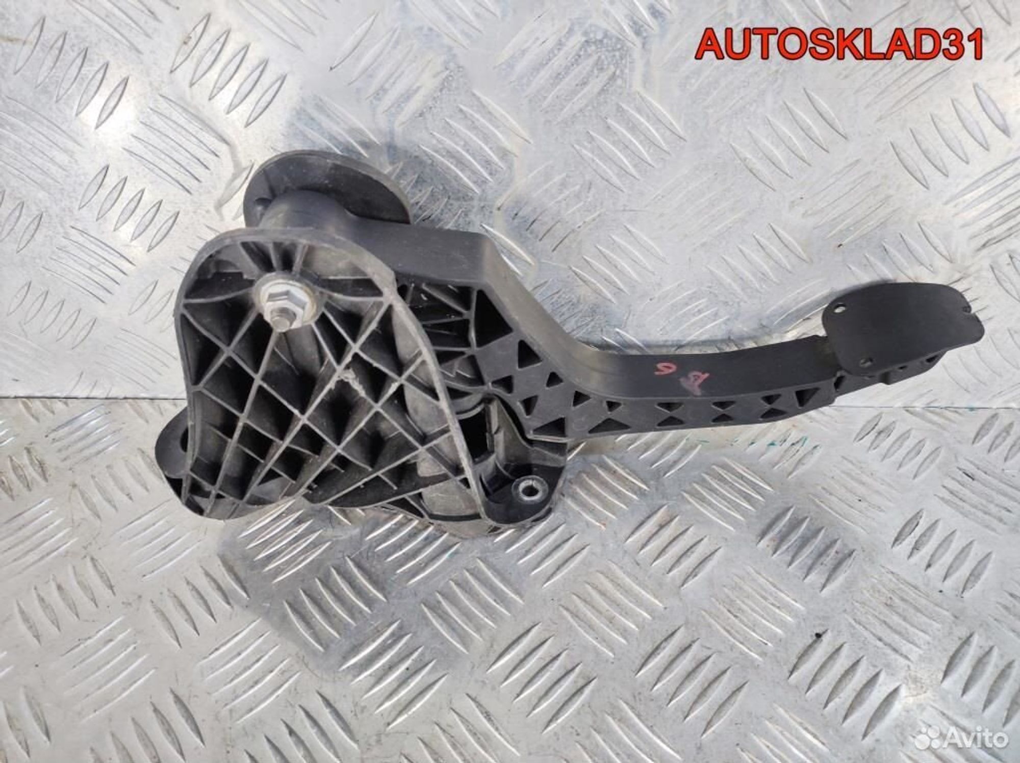 Педаль сцепления VW Passat B6 3C1721059R, 2300 рублей, Дубовое