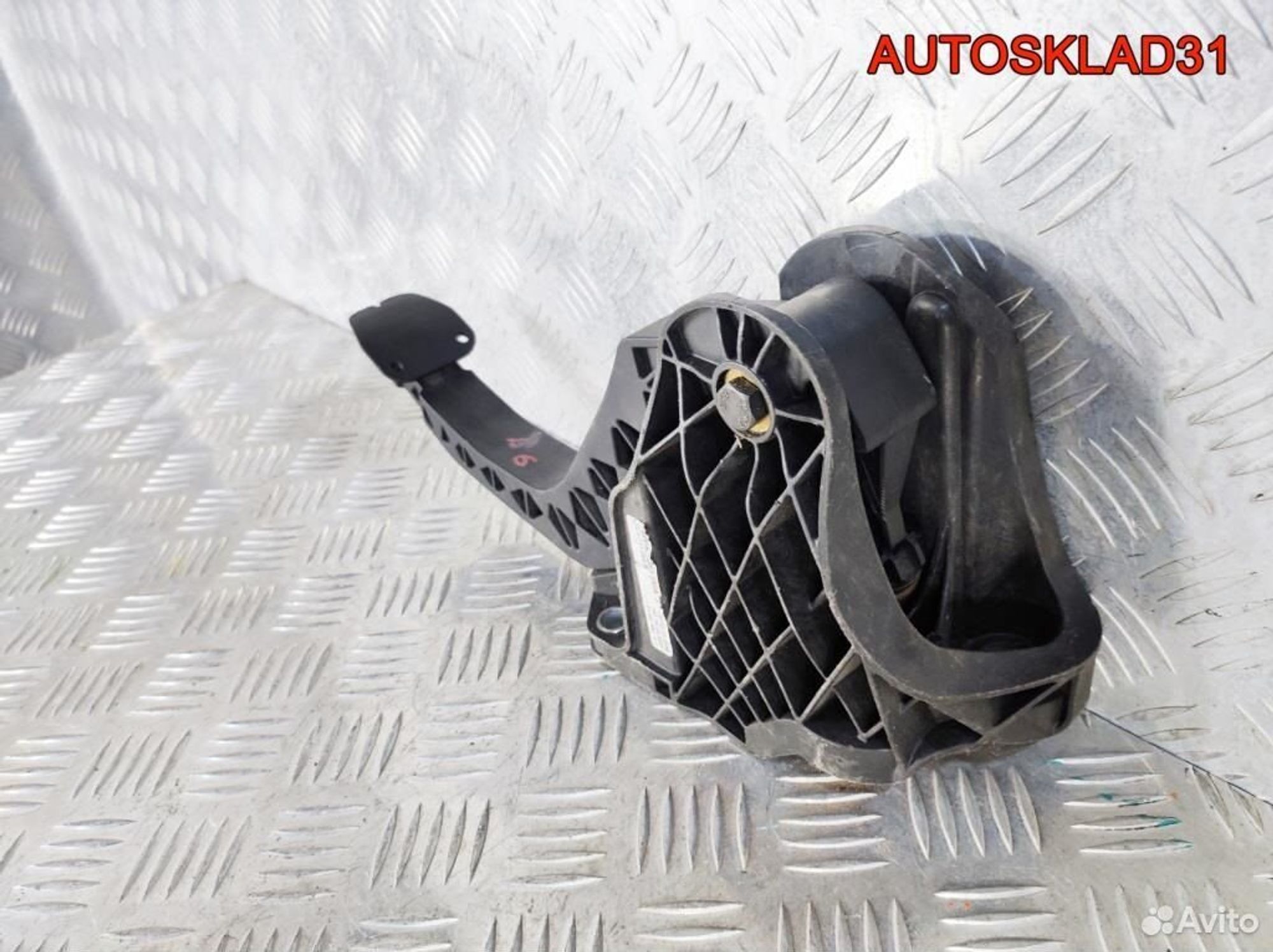 Педаль сцепления VW Passat B6 3C1721059R, 2300 рублей, Дубовое