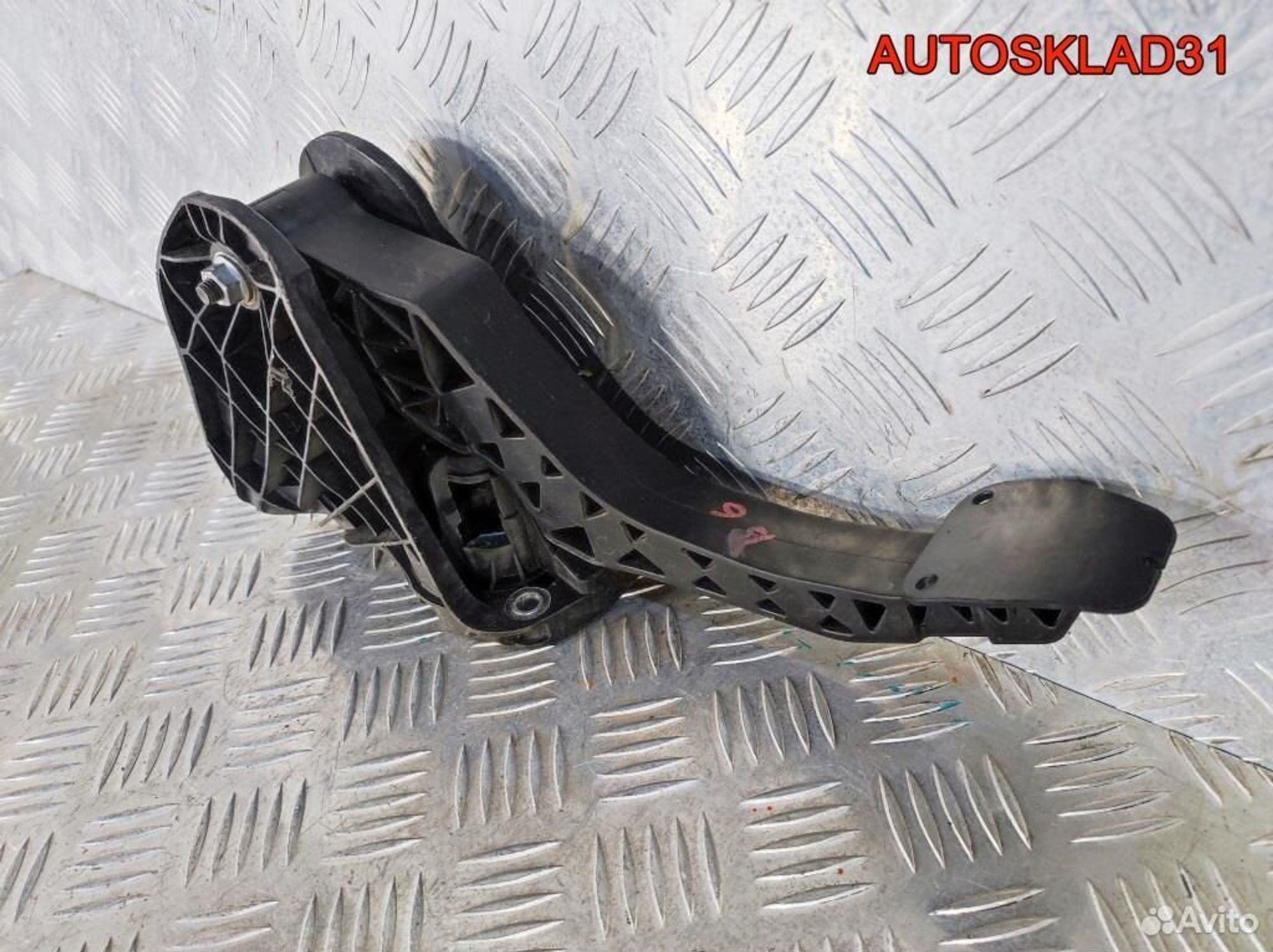 Педаль сцепления VW Passat B6 3C1721059R, 2300 рублей, Дубовое