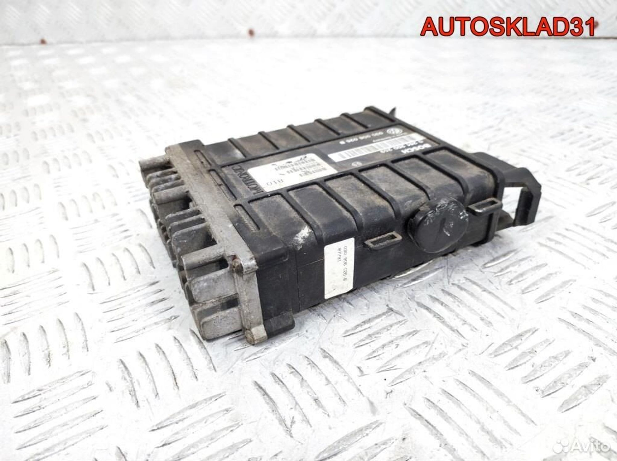 Блок Эбу Volkswagen Polo 030906026B 1.3 Бензин, 1000 рублей, Дубовое