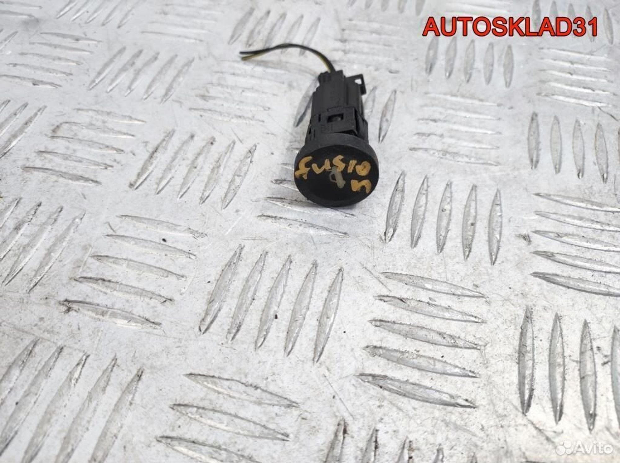 Кнопка открывания багажника Ford Fusion 1250899, 600 рублей, Дубовое