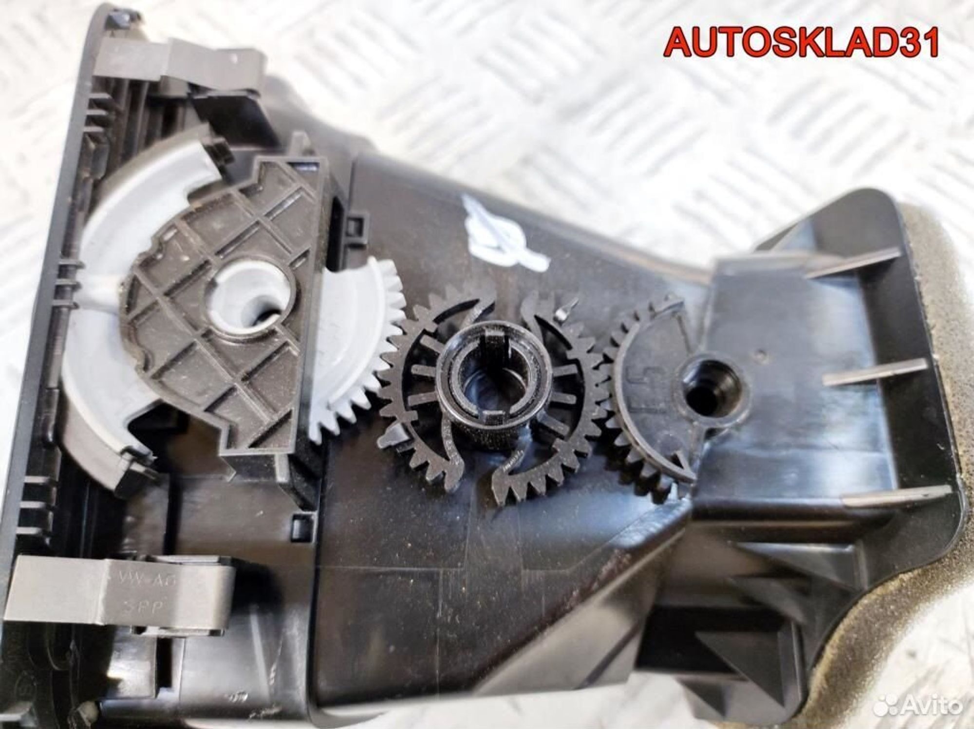 Дефлектор воздушный левый VW Golf 6 5K0819703K, 1100 рублей, Дубовое