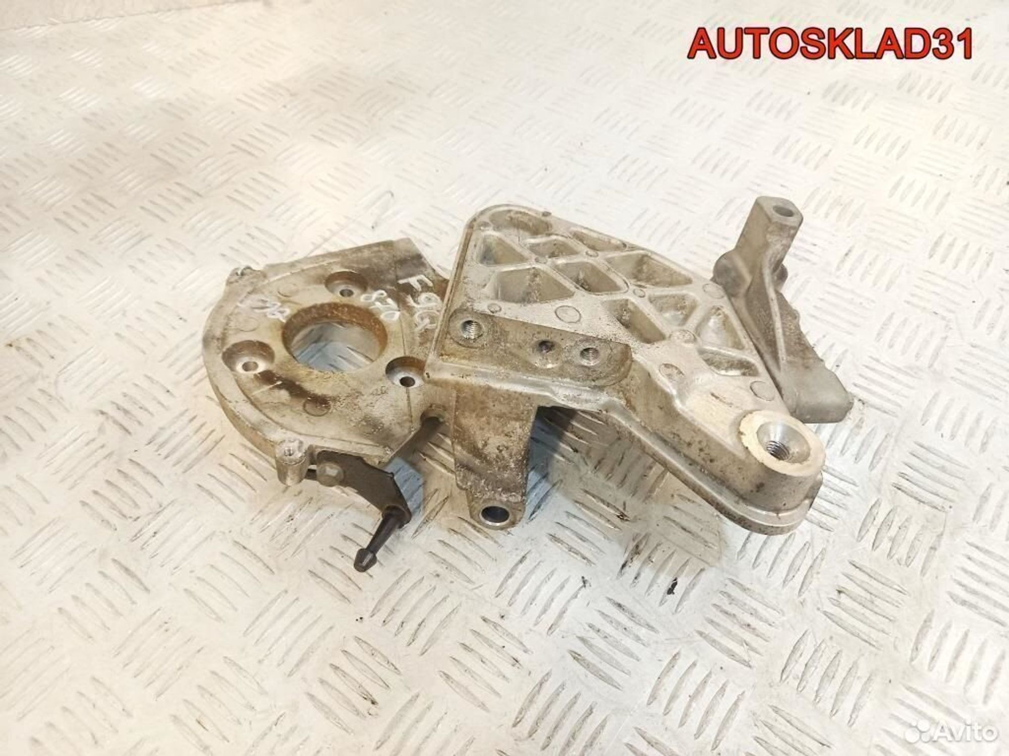 Кронштейн тнвд Renault Megane 3 F9Q870 8200791725, 4800 рублей, Дубовое