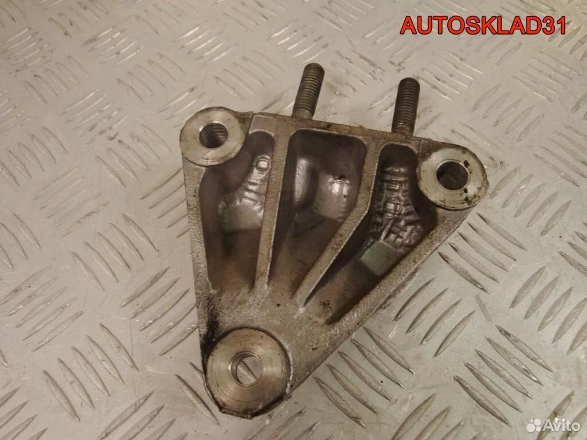 Кронштейн двигателя Ford Mondeo 3 1S716030AB, 600 рублей, Дубовое