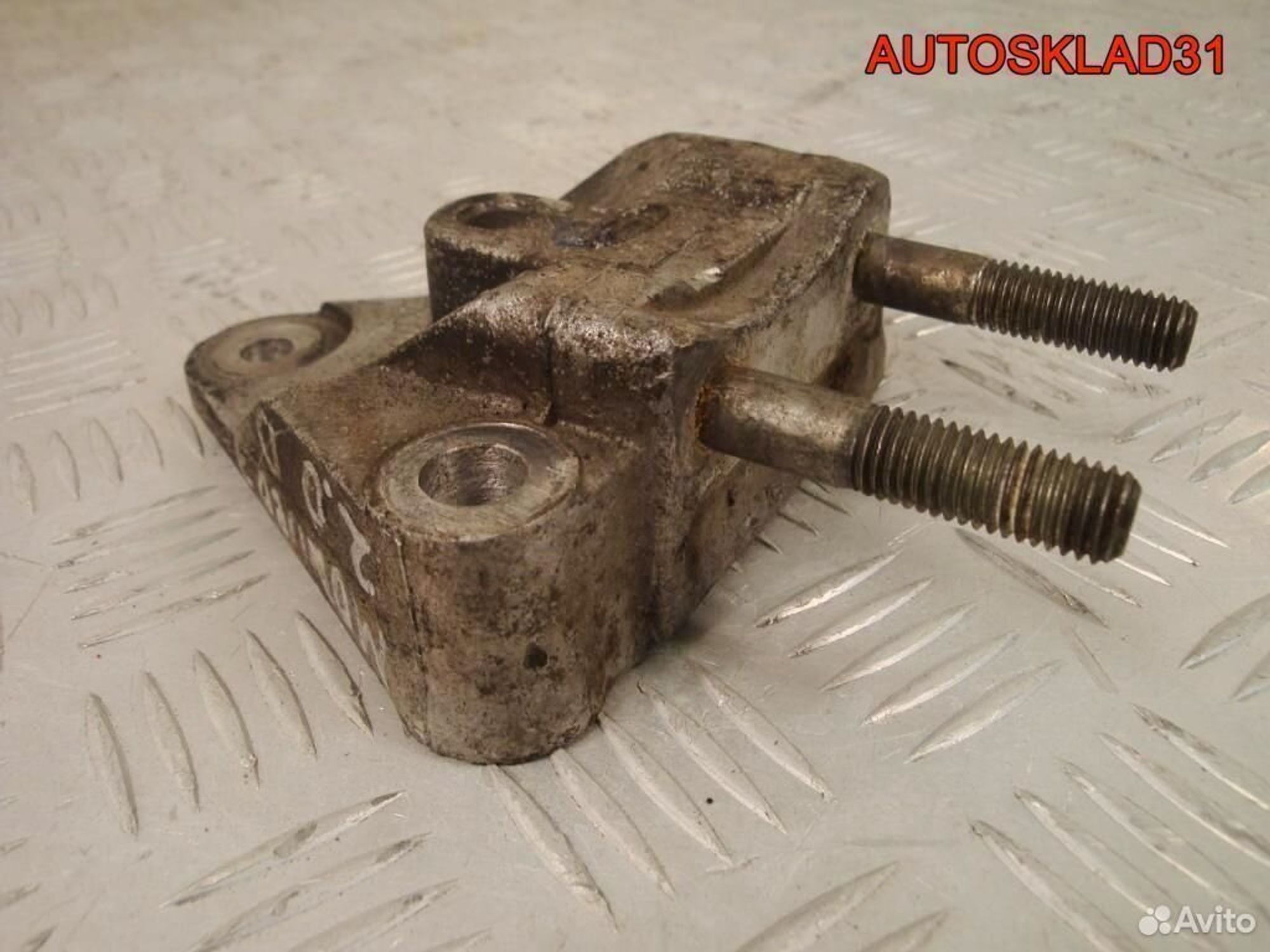 Кронштейн двигателя Ford Mondeo 3 1S716030AB, 600 рублей, Дубовое