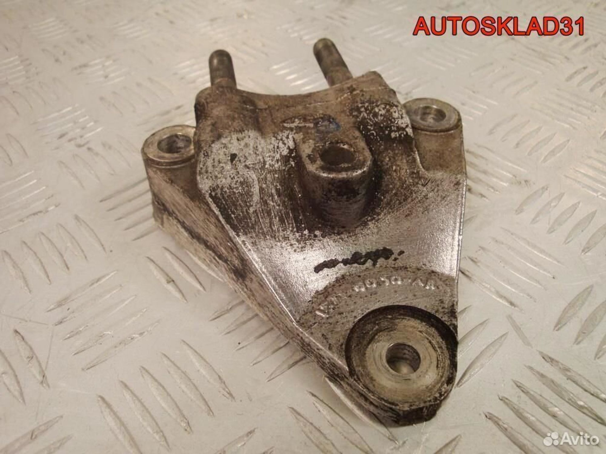 Кронштейн двигателя Ford Mondeo 3 1S716030AB, 600 рублей, Дубовое