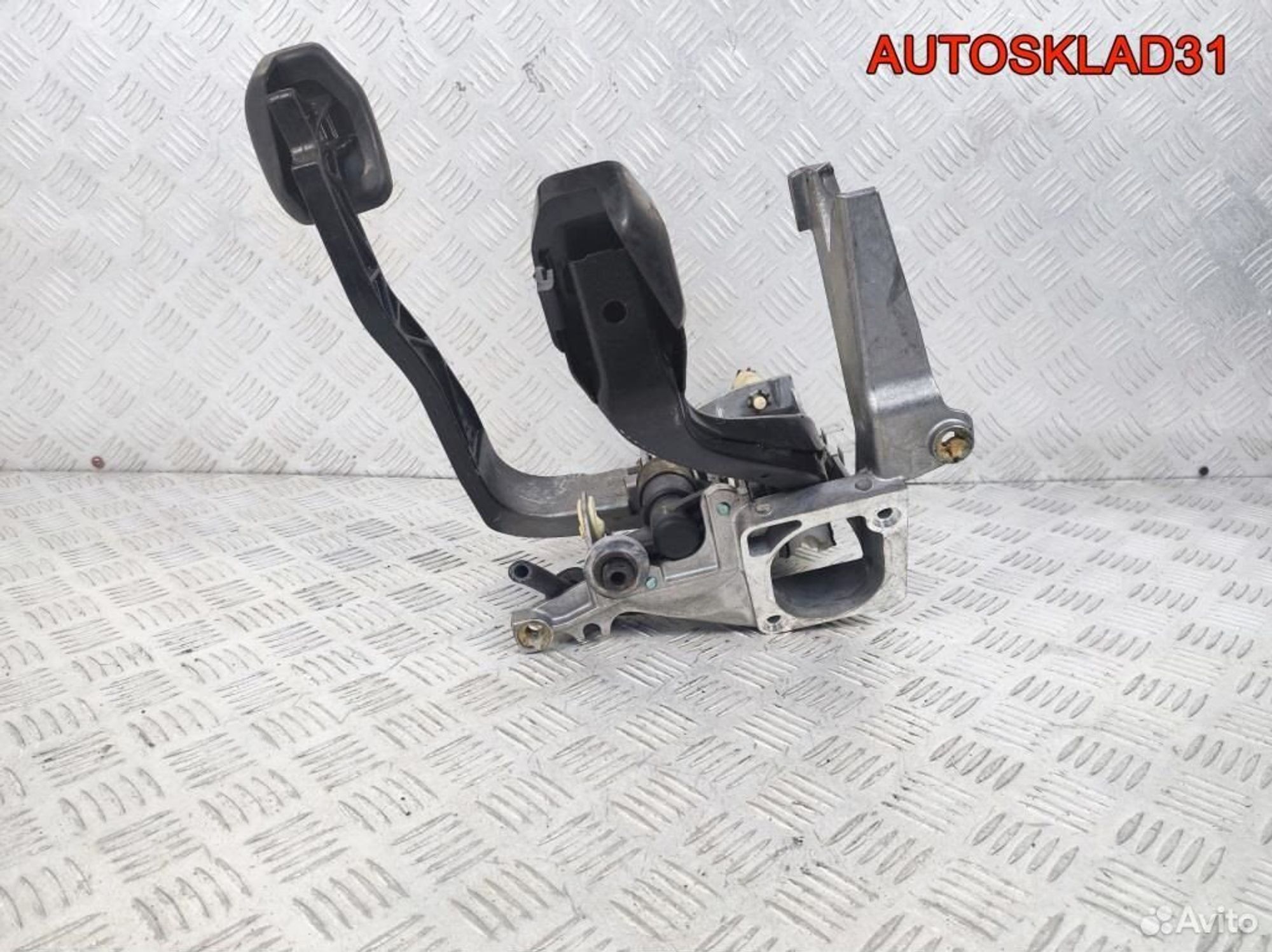 Блок педалей МКПП Volkswagen Passat B5 8D1721117K, 3600 рублей, Дубовое