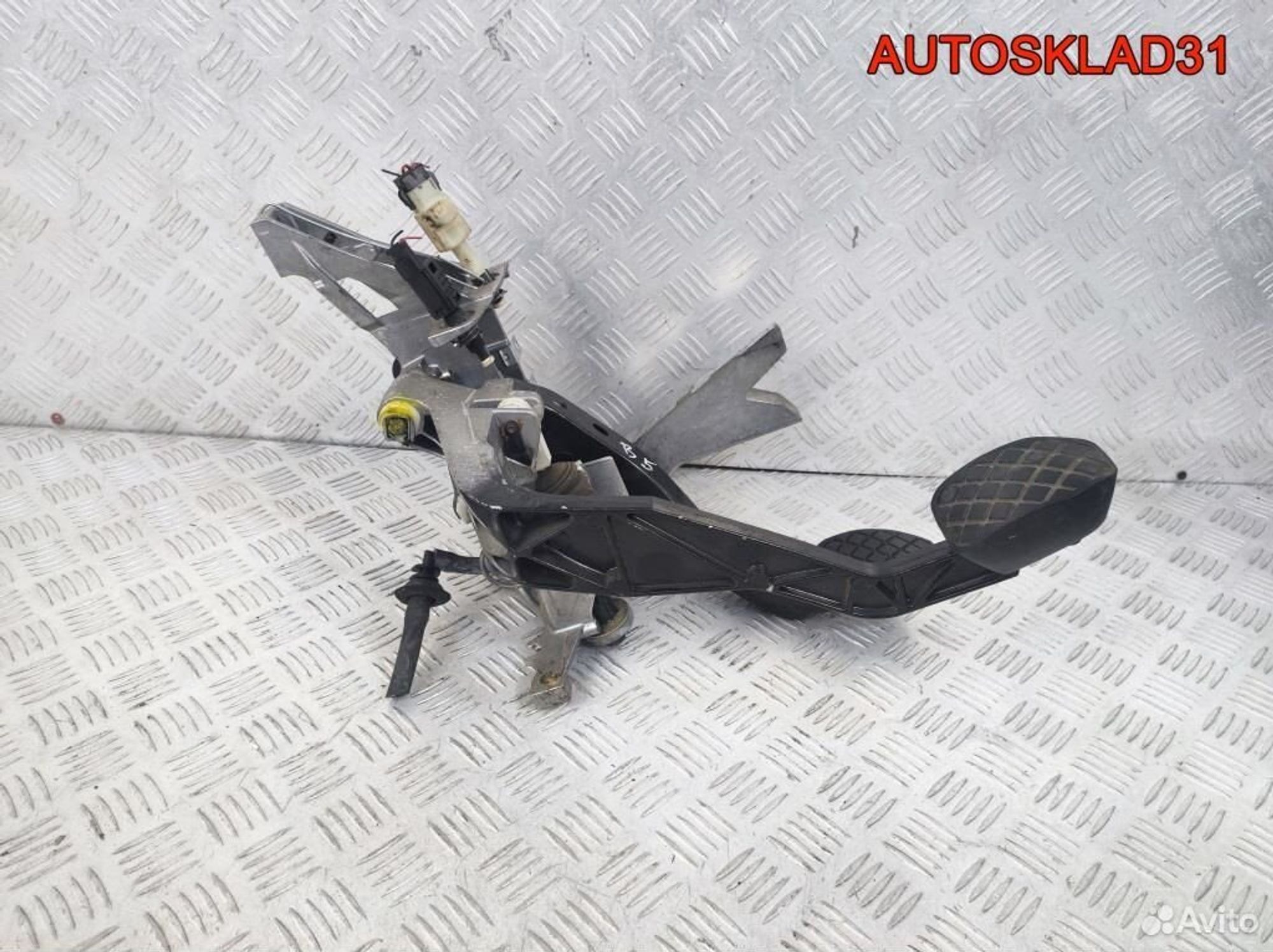 Блок педалей МКПП Volkswagen Passat B5 8D1721117K, 3600 рублей, Дубовое