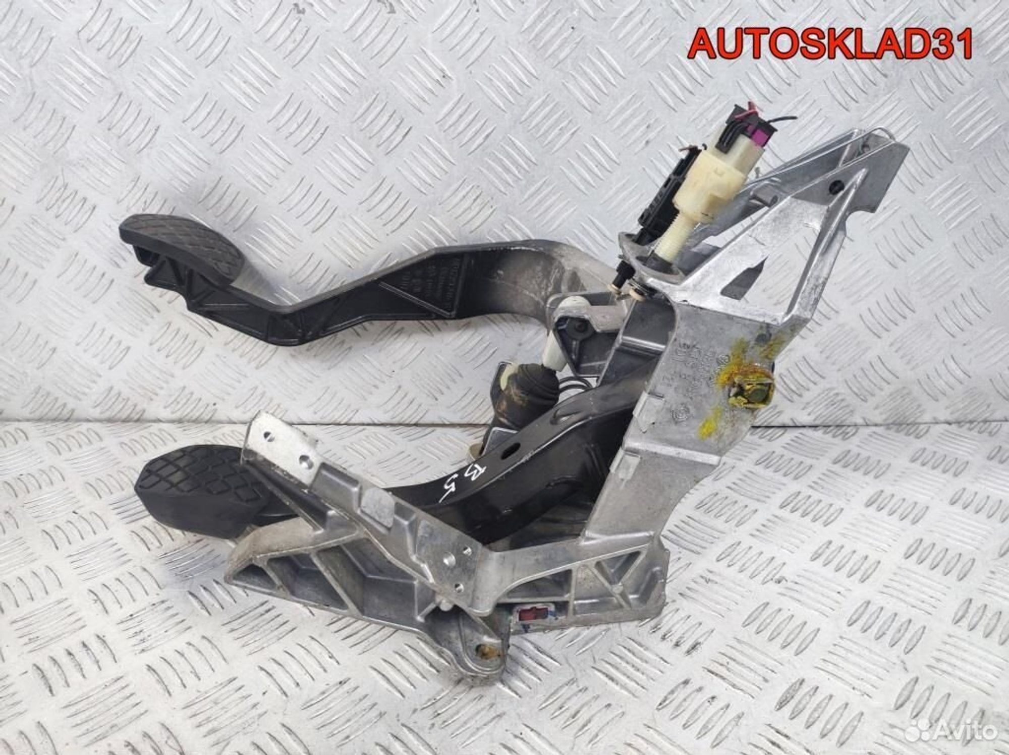 Блок педалей МКПП Volkswagen Passat B5 8D1721117K, 3600 рублей, Дубовое