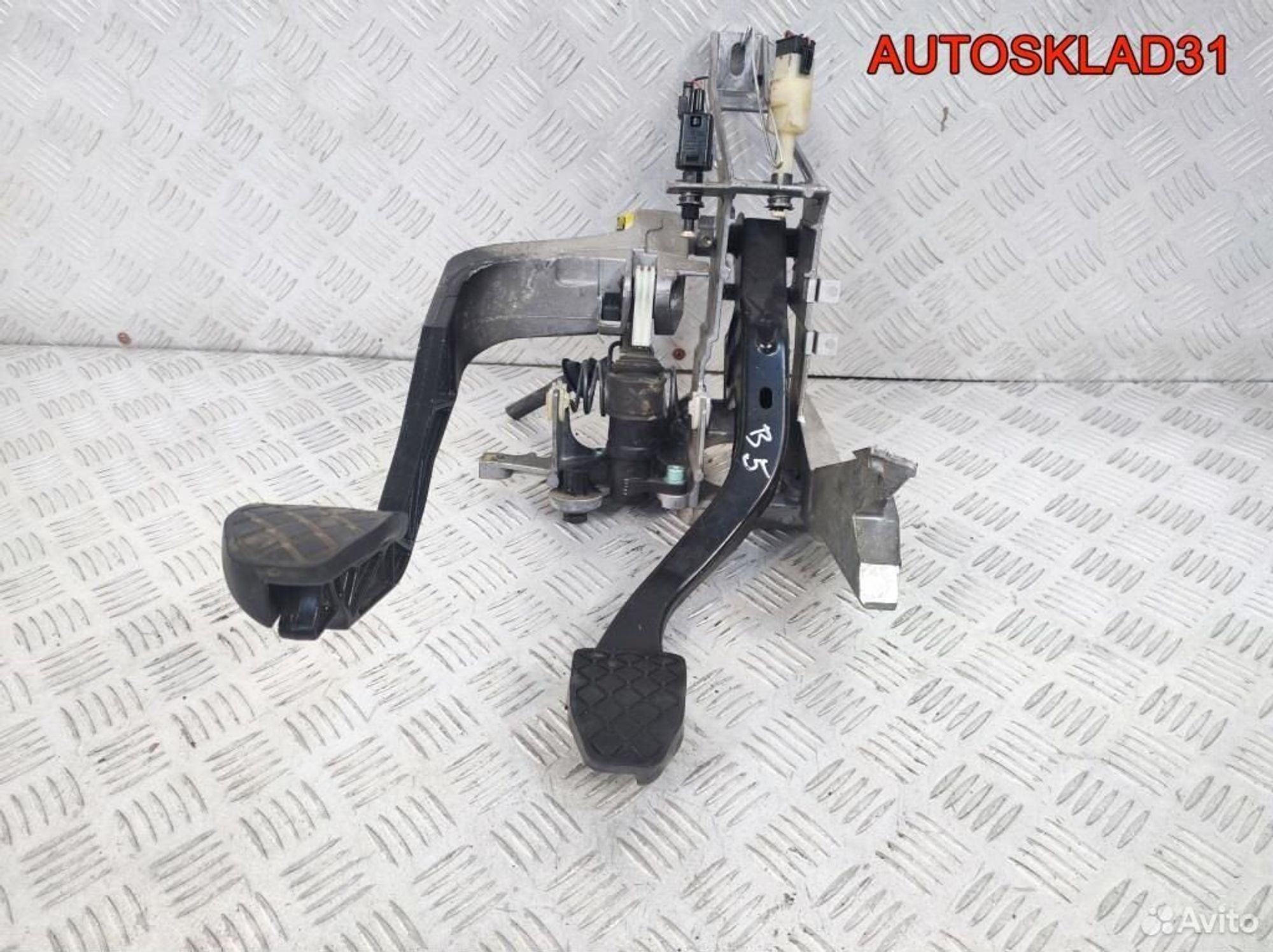 Блок педалей МКПП Volkswagen Passat B5 8D1721117K, 3600 рублей, Дубовое