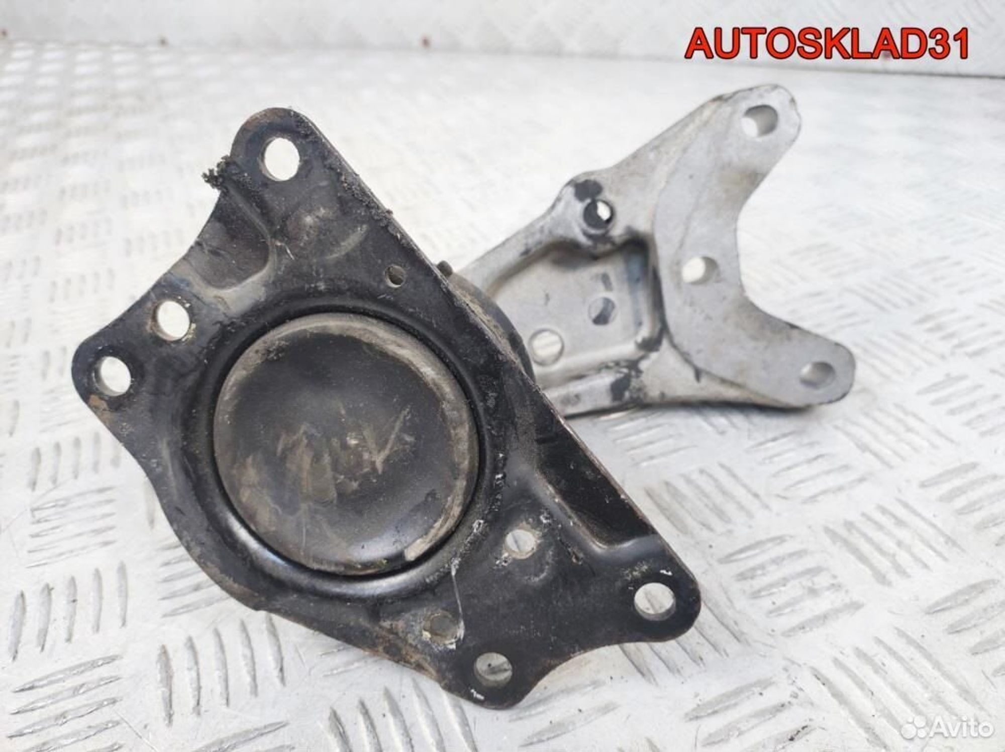 Кронштейн двигателя правый VW Polo AZQ 6Q0199185M, 2600 рублей, Дубовое