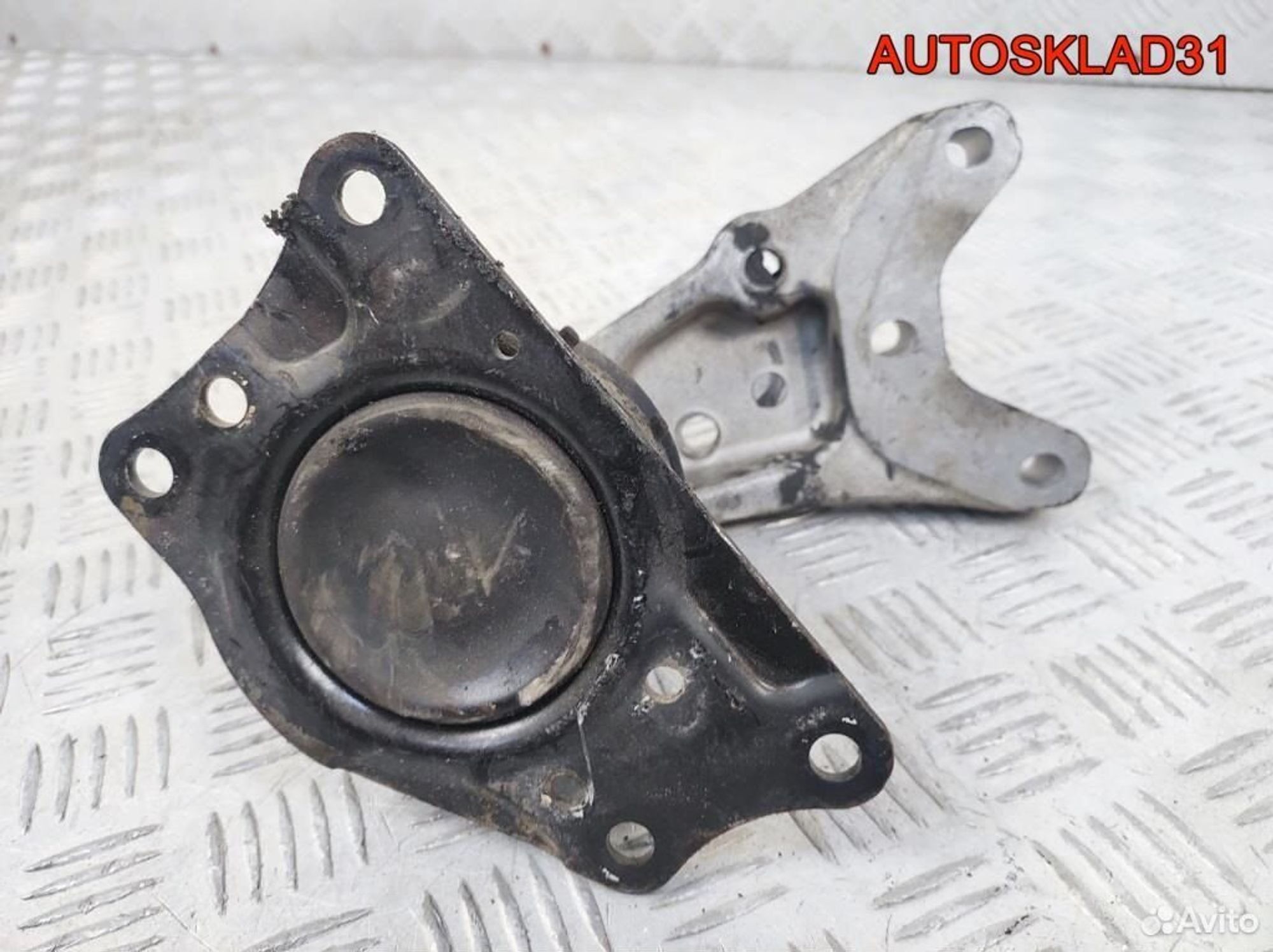 Кронштейн двигателя правый VW Polo AZQ 6Q0199185M, 2600 рублей, Дубовое