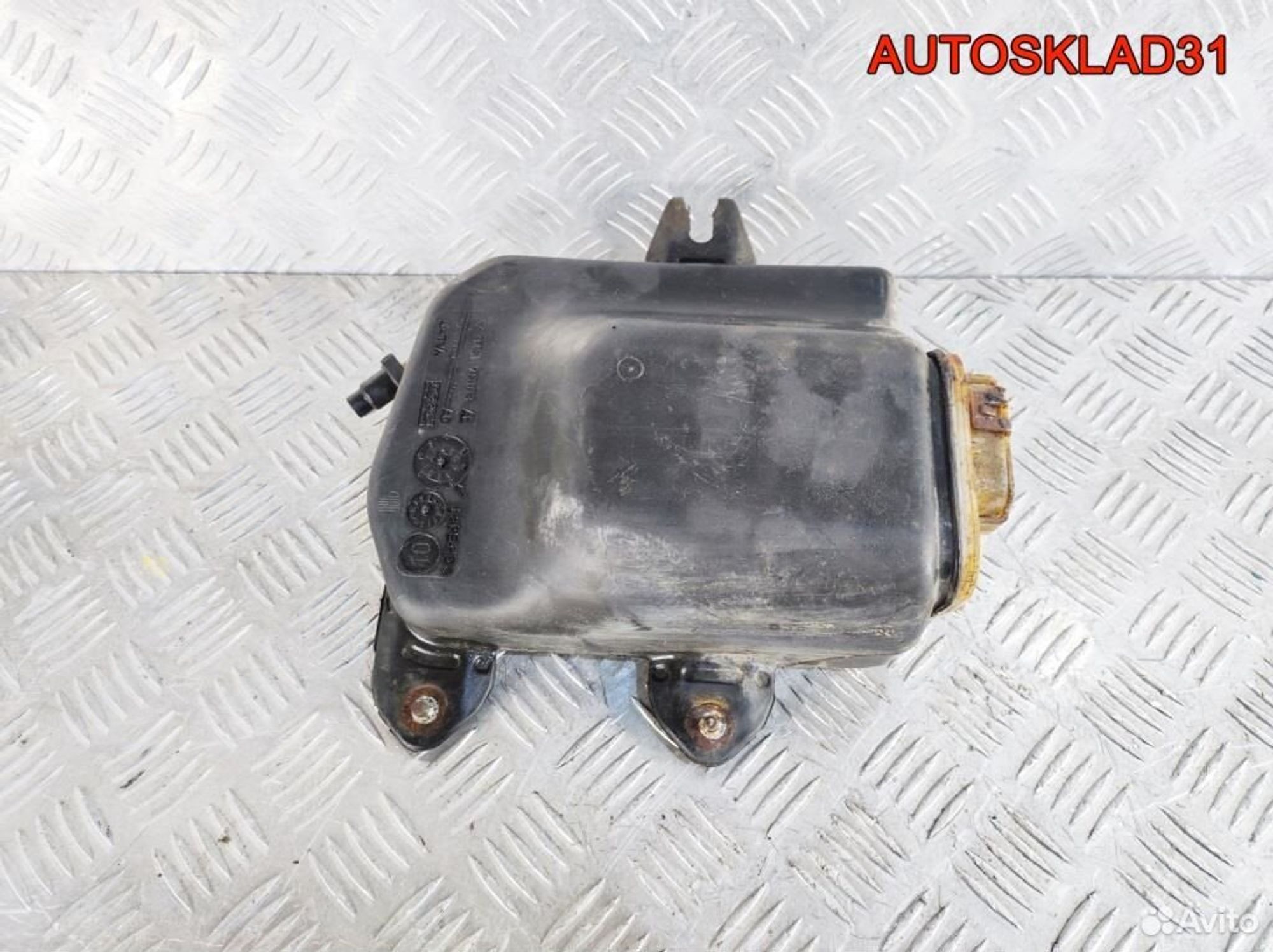 Бак для AdBlue Ford Focus 2 3C103ALM519, 1700 рублей, Дубовое