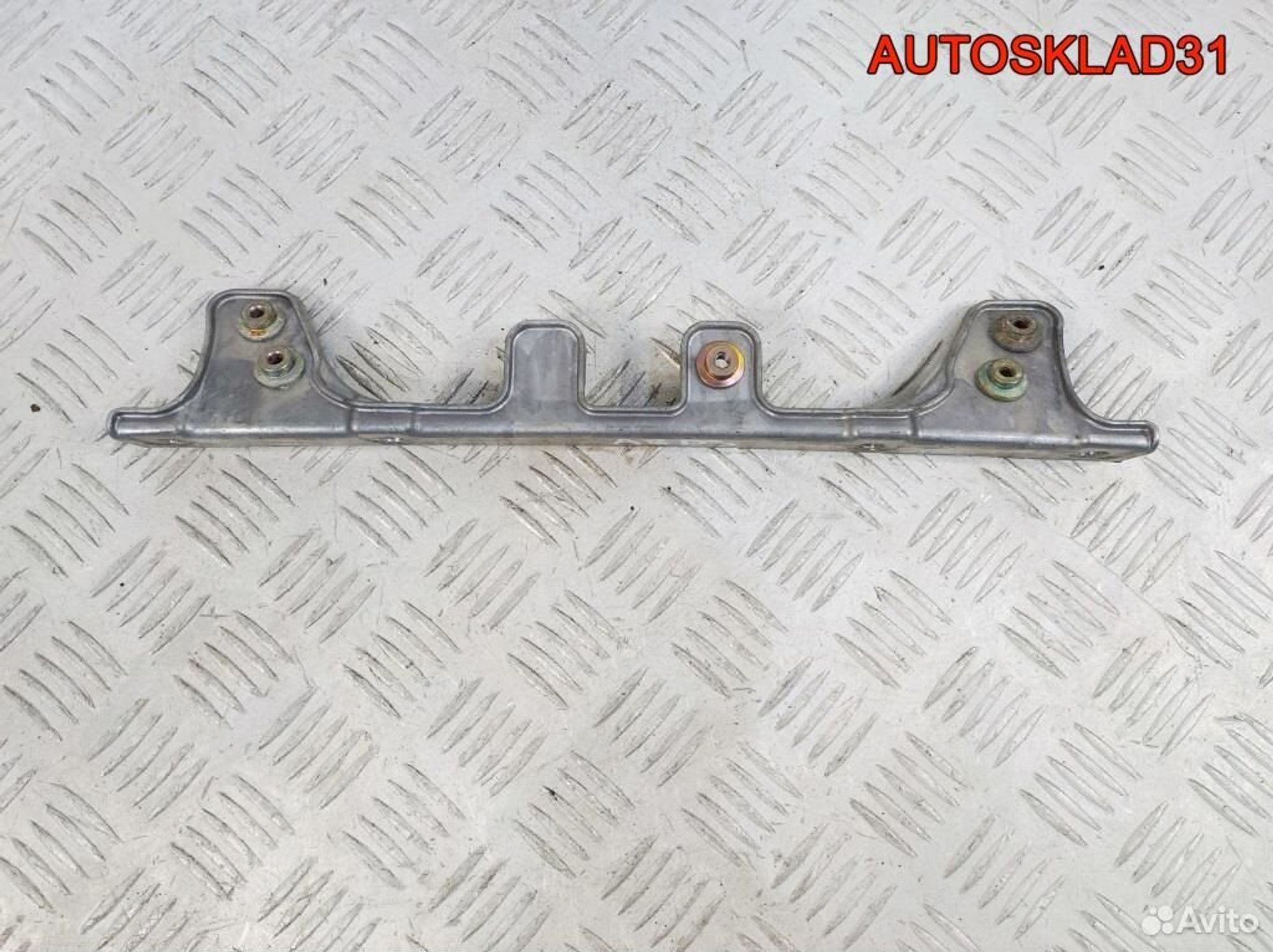 Кронштейн радиатора Audi A8 D3 4E1805239B, 500 рублей, Дубовое