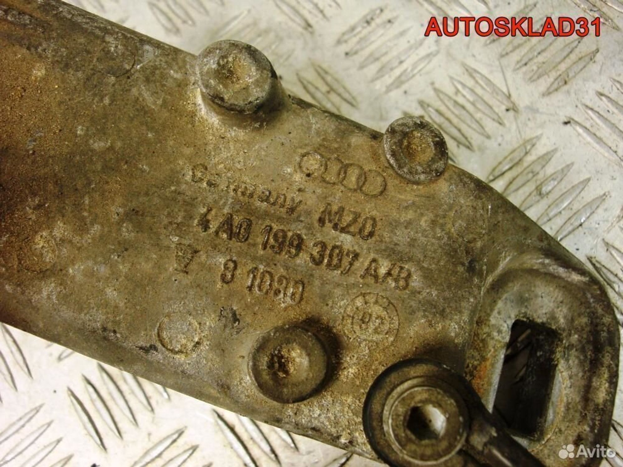 Кронштейн двигателя левый Audi 100 С4 4а0199307а, 1200 рублей, Дубовое