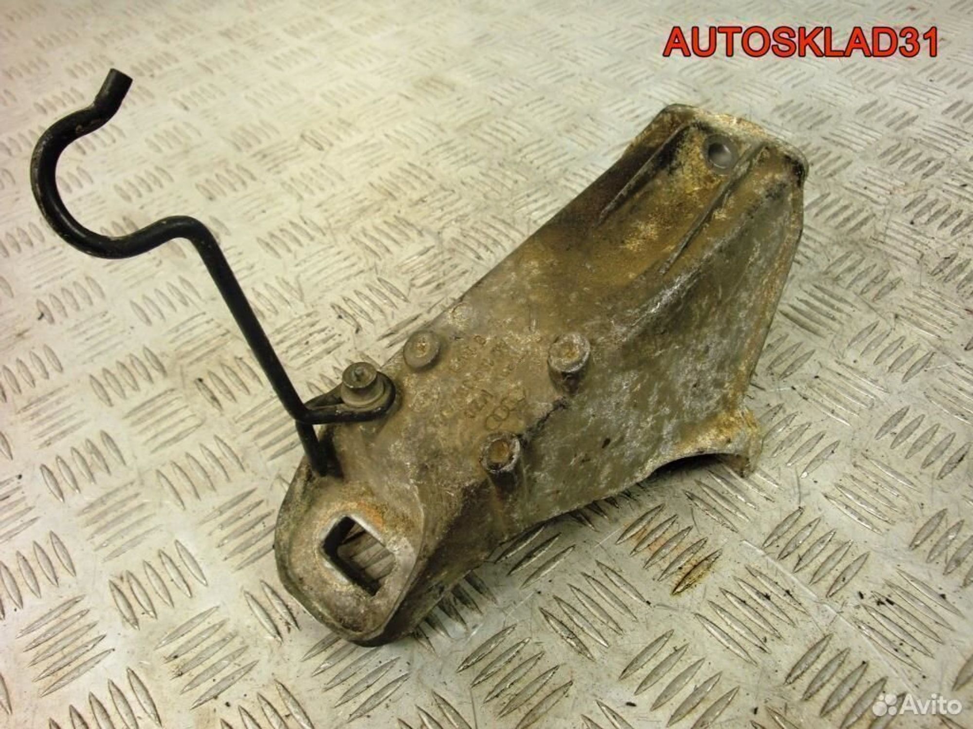 Кронштейн двигателя левый Audi 100 С4 4а0199307а, 1200 рублей, Дубовое