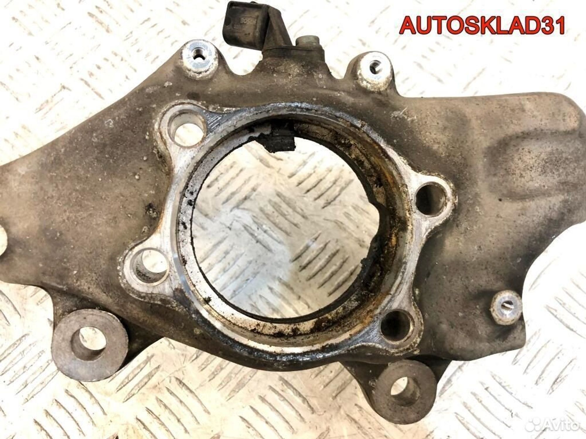 Кулак поворотный перед правый Audi A8 D3 4E0258G, 7000 рублей, Дубовое