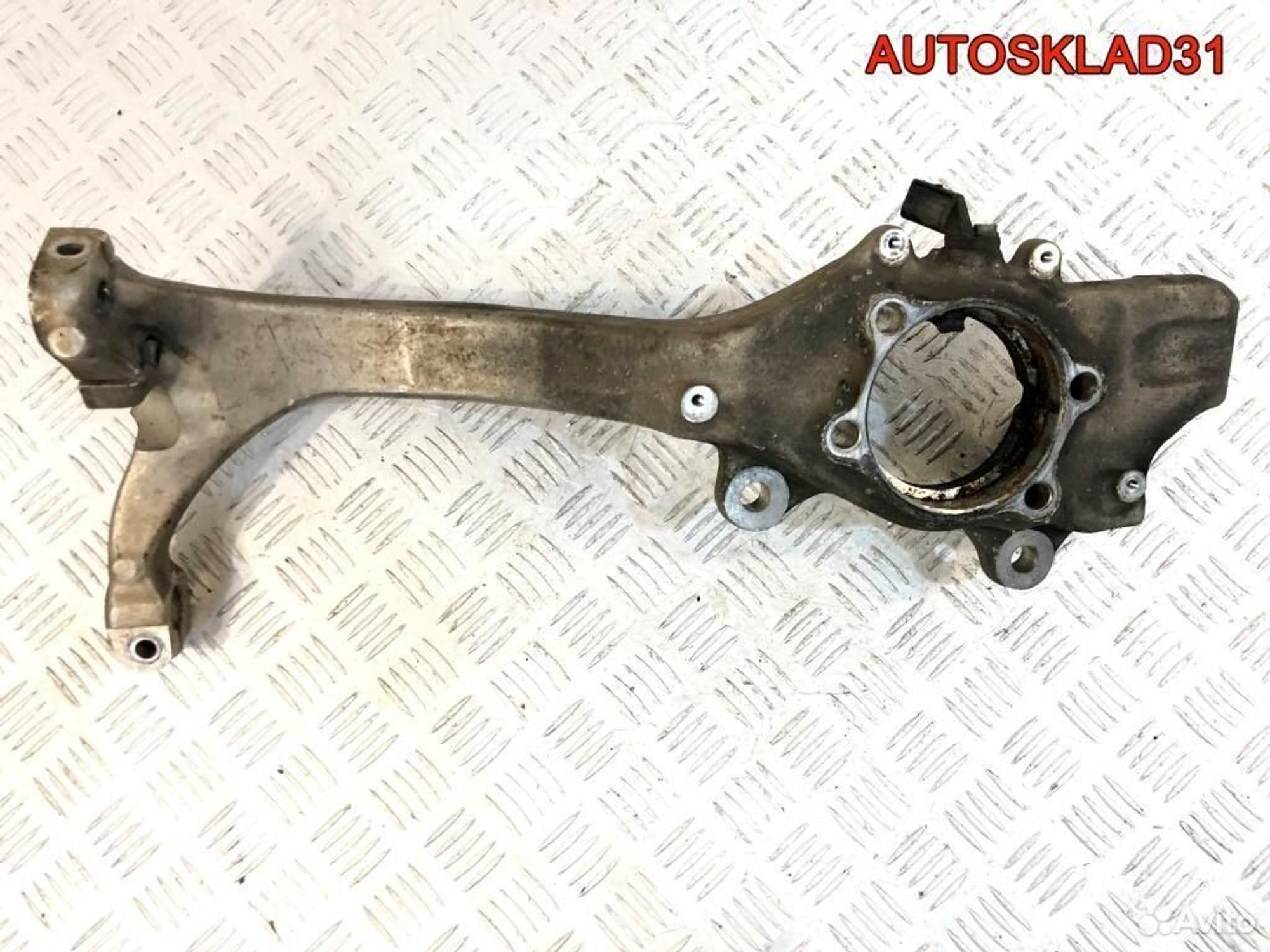 Кулак поворотный перед правый Audi A8 D3 4E0258G, 7000 рублей, Дубовое