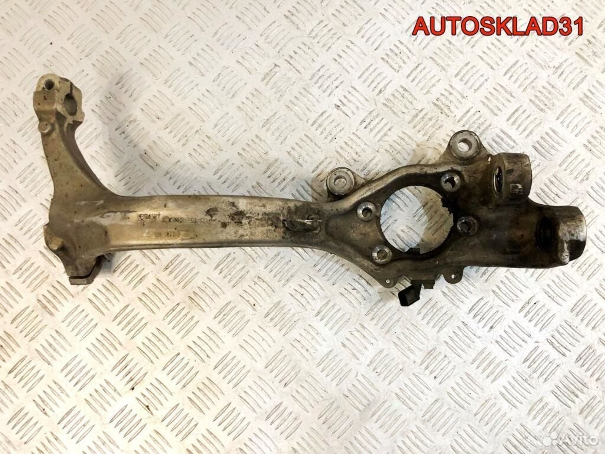 Кулак поворотный перед правый Audi A8 D3 4E0258G, 7000 рублей, Дубовое