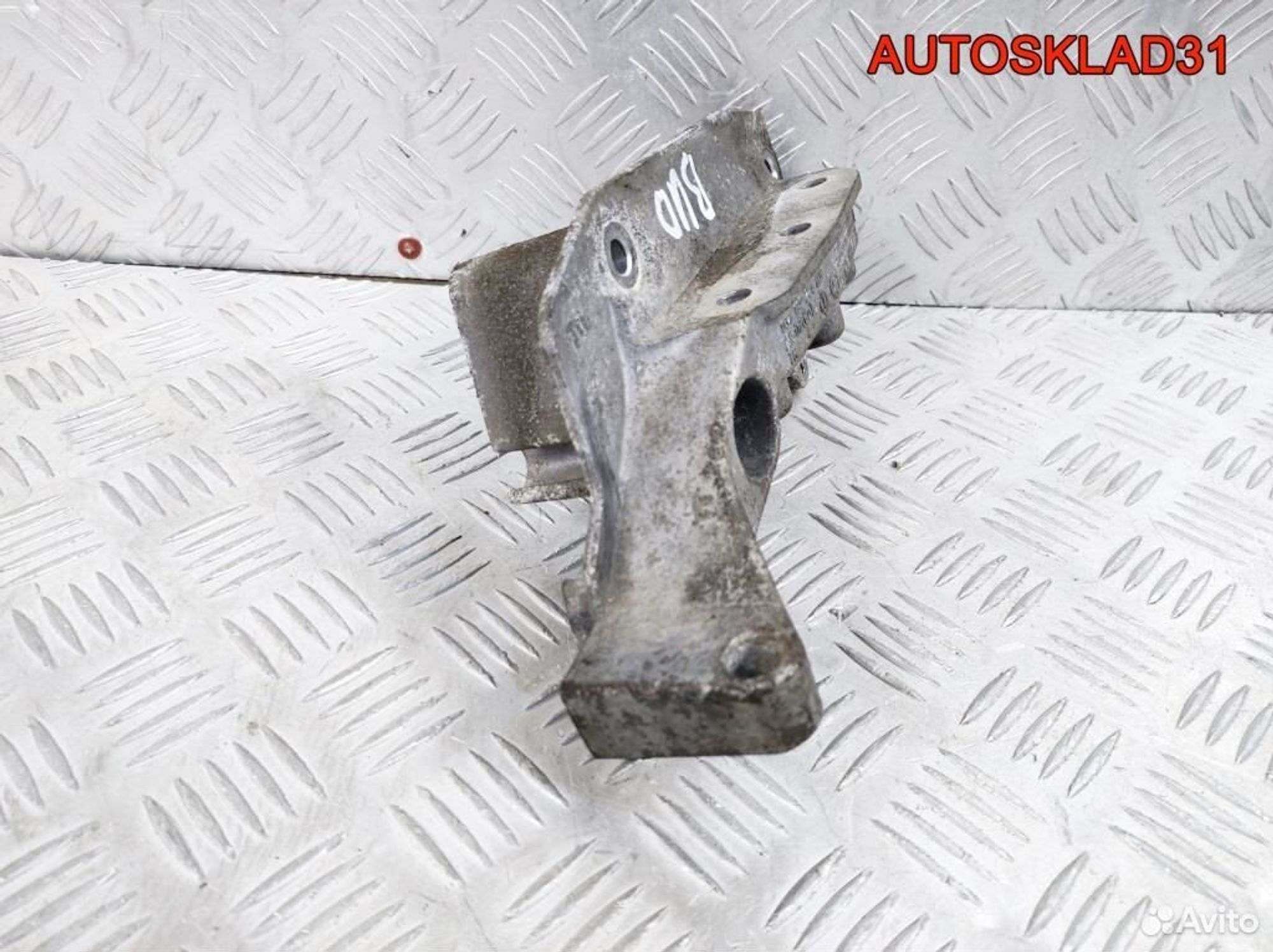 Кронштейн двигателя правый VW Polo 036199275AB, 1100 рублей, Дубовое