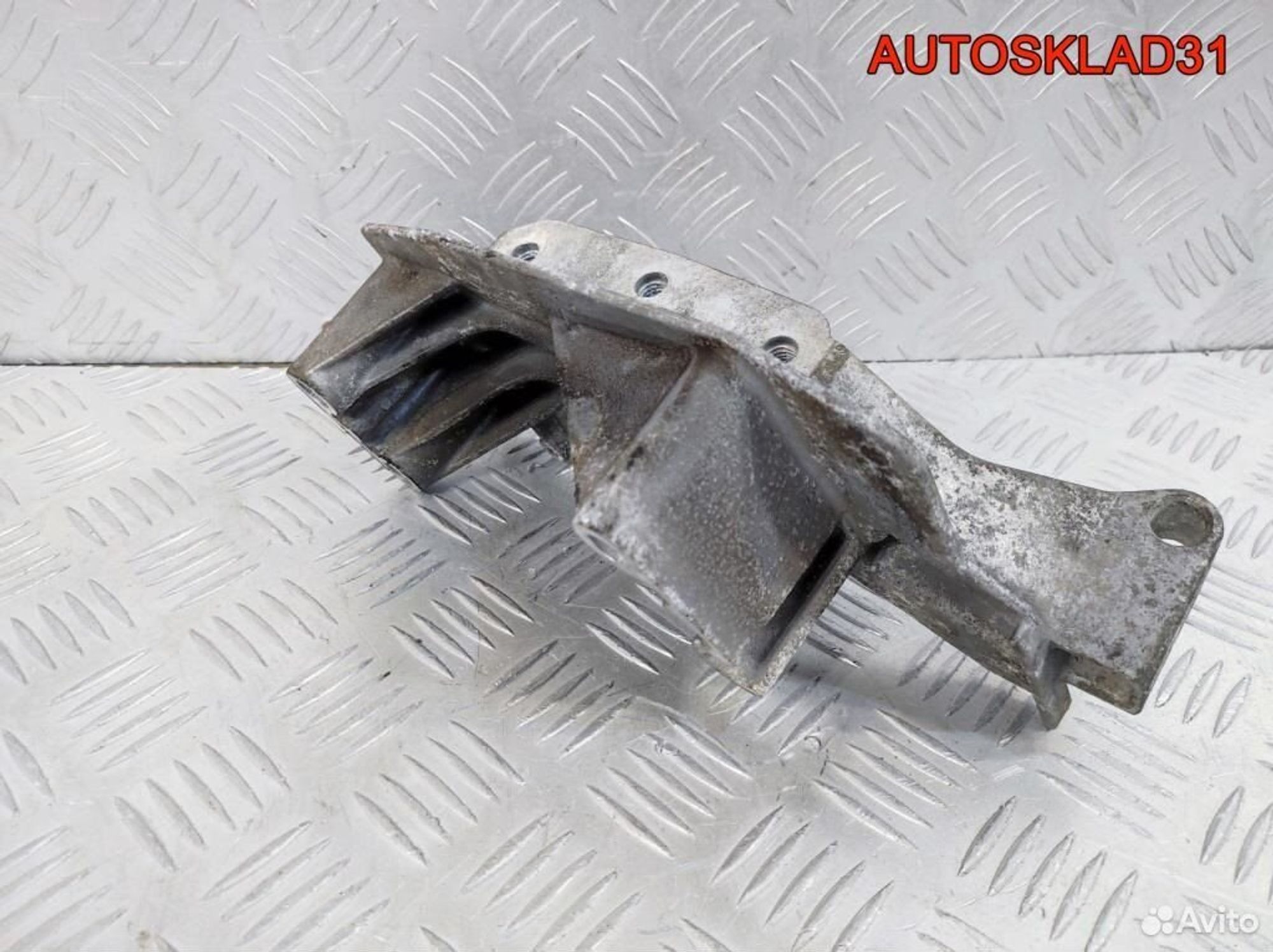 Кронштейн двигателя правый VW Polo 036199275AB, 1100 рублей, Дубовое