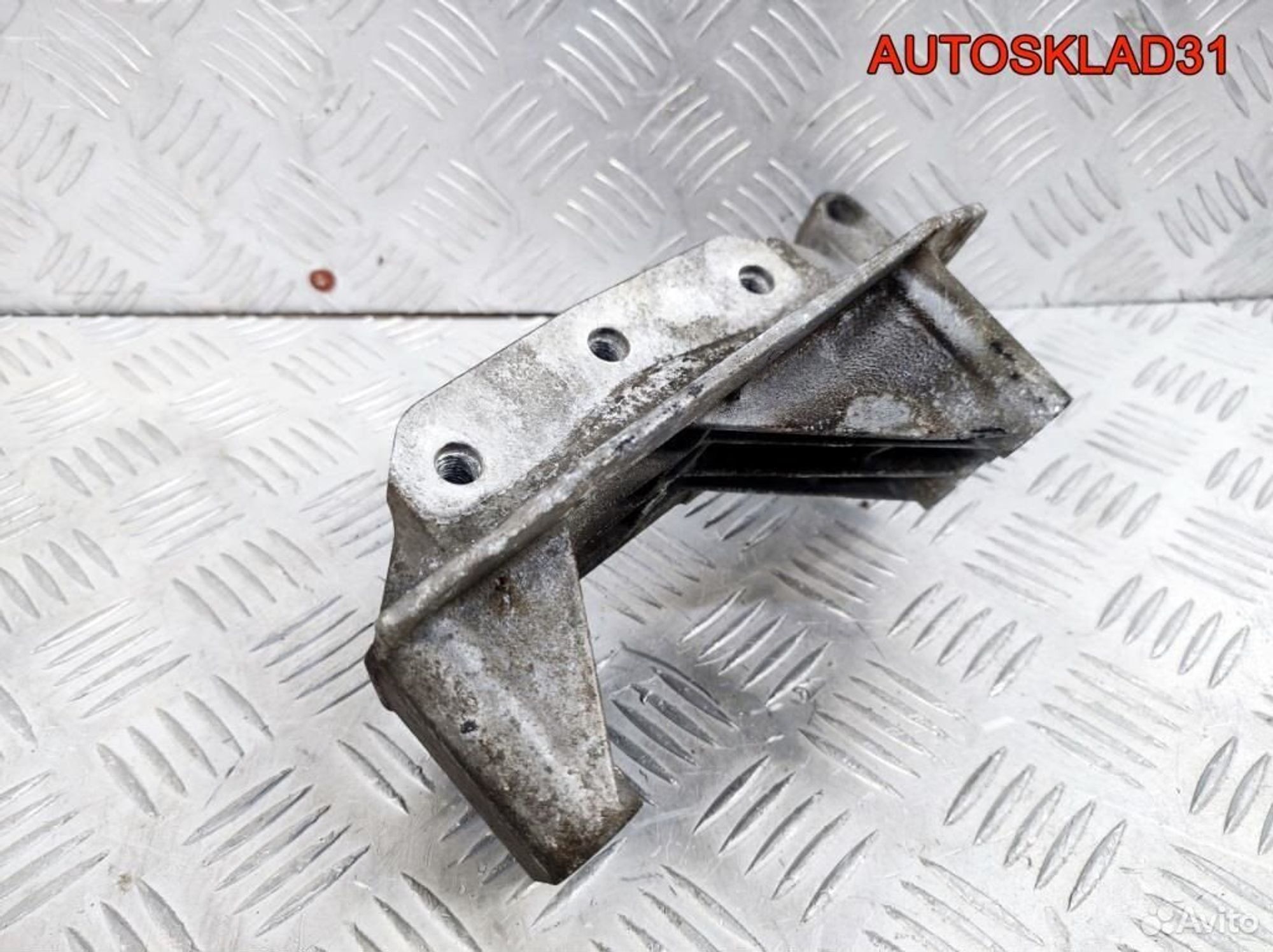 Кронштейн двигателя правый VW Polo 036199275AB, 1100 рублей, Дубовое