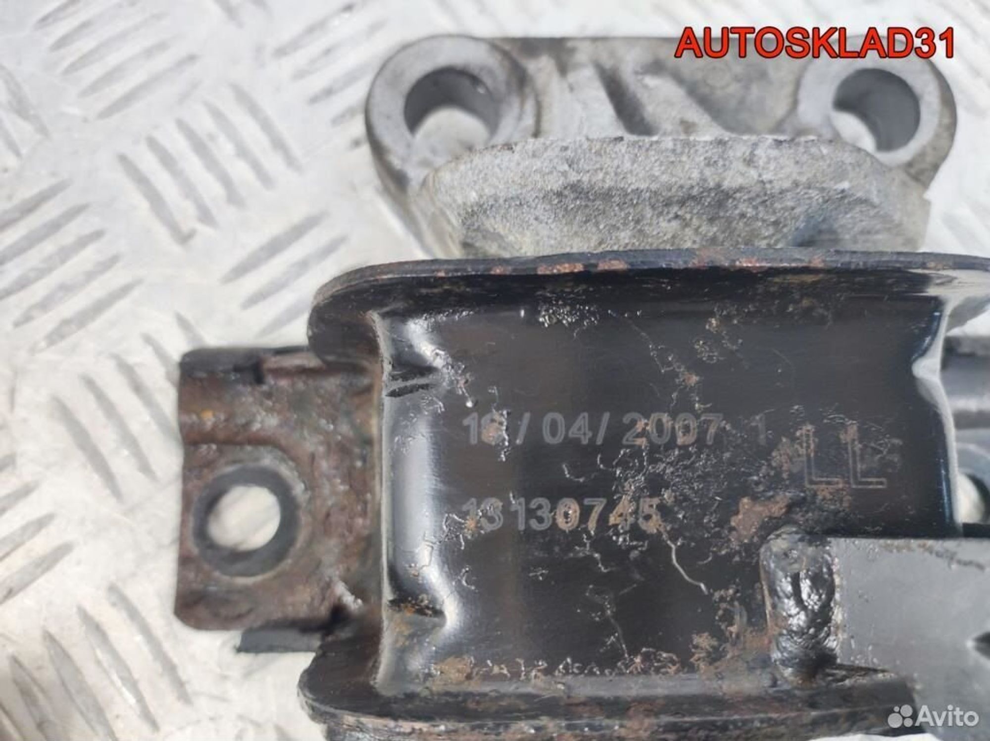 Опора двигателя левая Opel Corsa D 13130745, 1100 рублей, Дубовое
