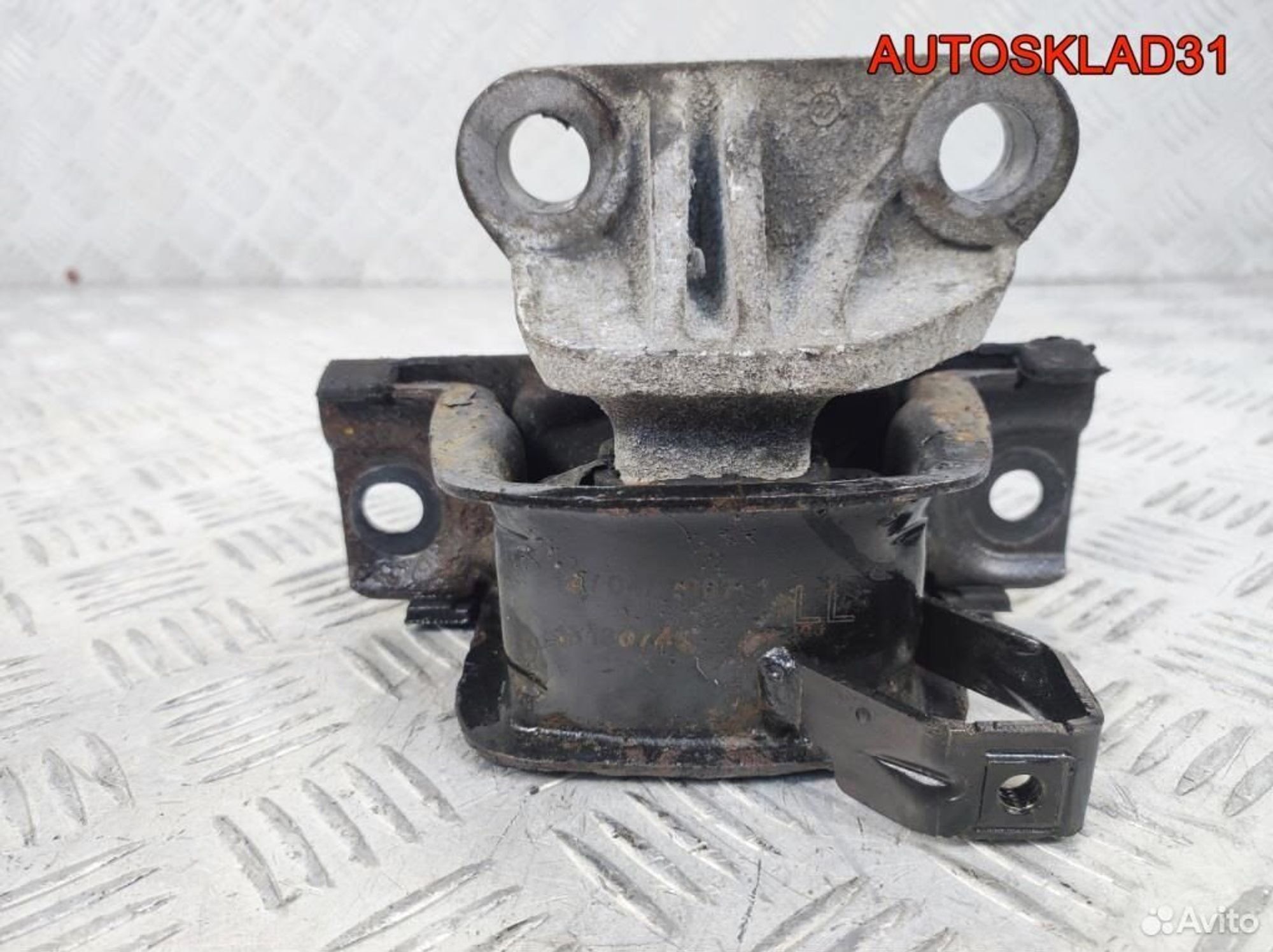 Опора двигателя левая Opel Corsa D 13130745, 1100 рублей, Дубовое