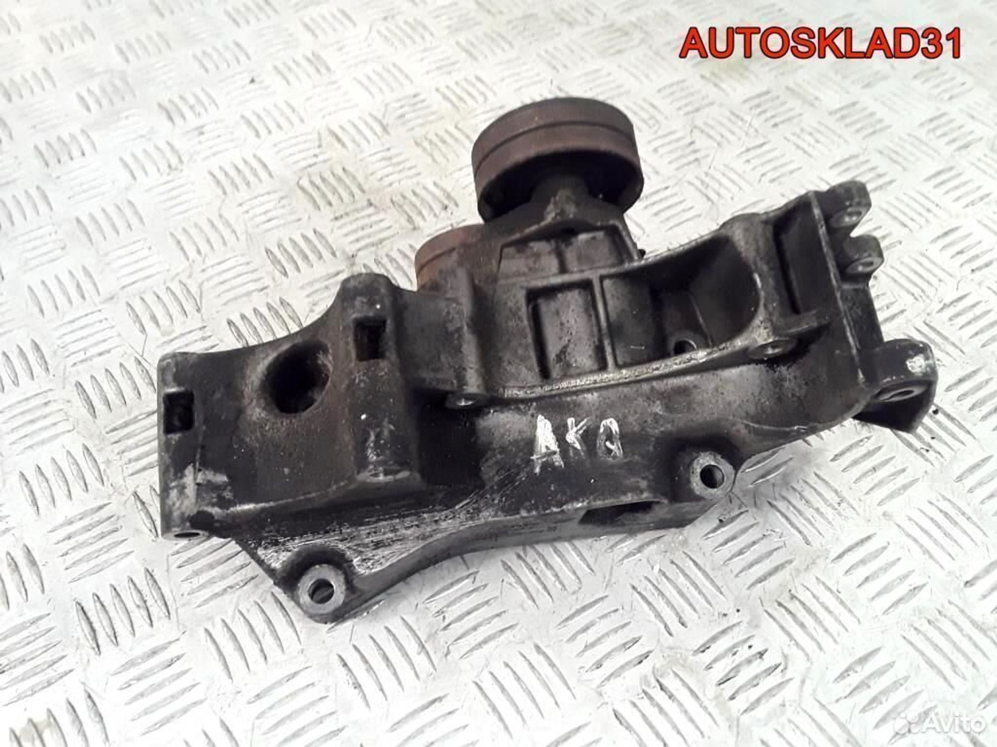 Кронштейн кондиционера VW Golf 4 032145169Q, 2900 рублей, Дубовое