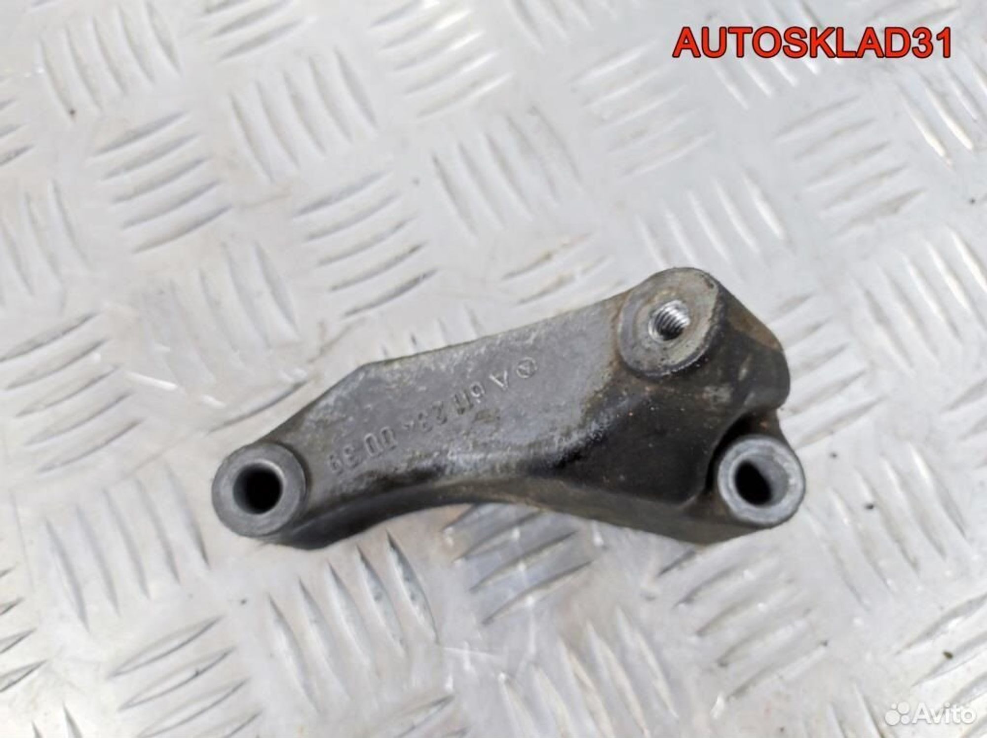 Кронштейн кондиционера Mercedes Vito 638 2,2 611, 900 рублей, Дубовое