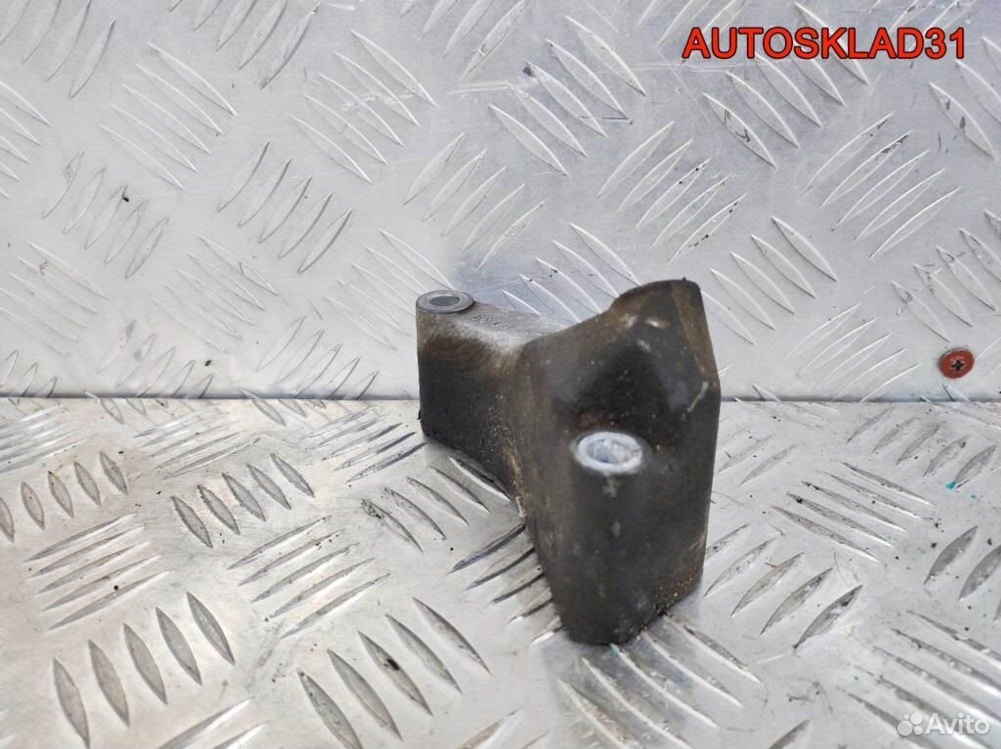 Кронштейн кондиционера Mercedes Vito 638 2,2 611, 900 рублей, Дубовое