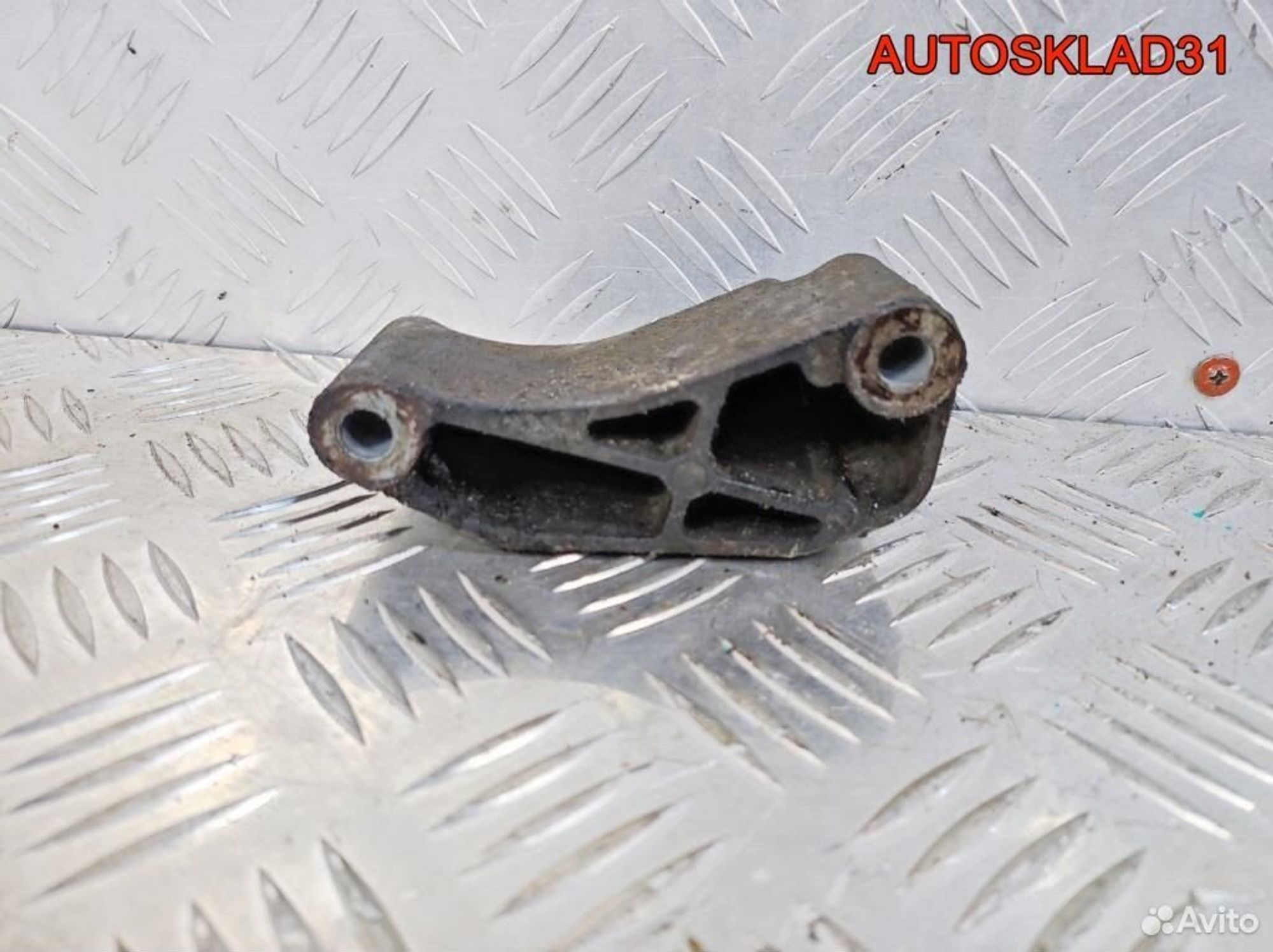 Кронштейн кондиционера Mercedes Vito 638 2,2 611, 900 рублей, Дубовое