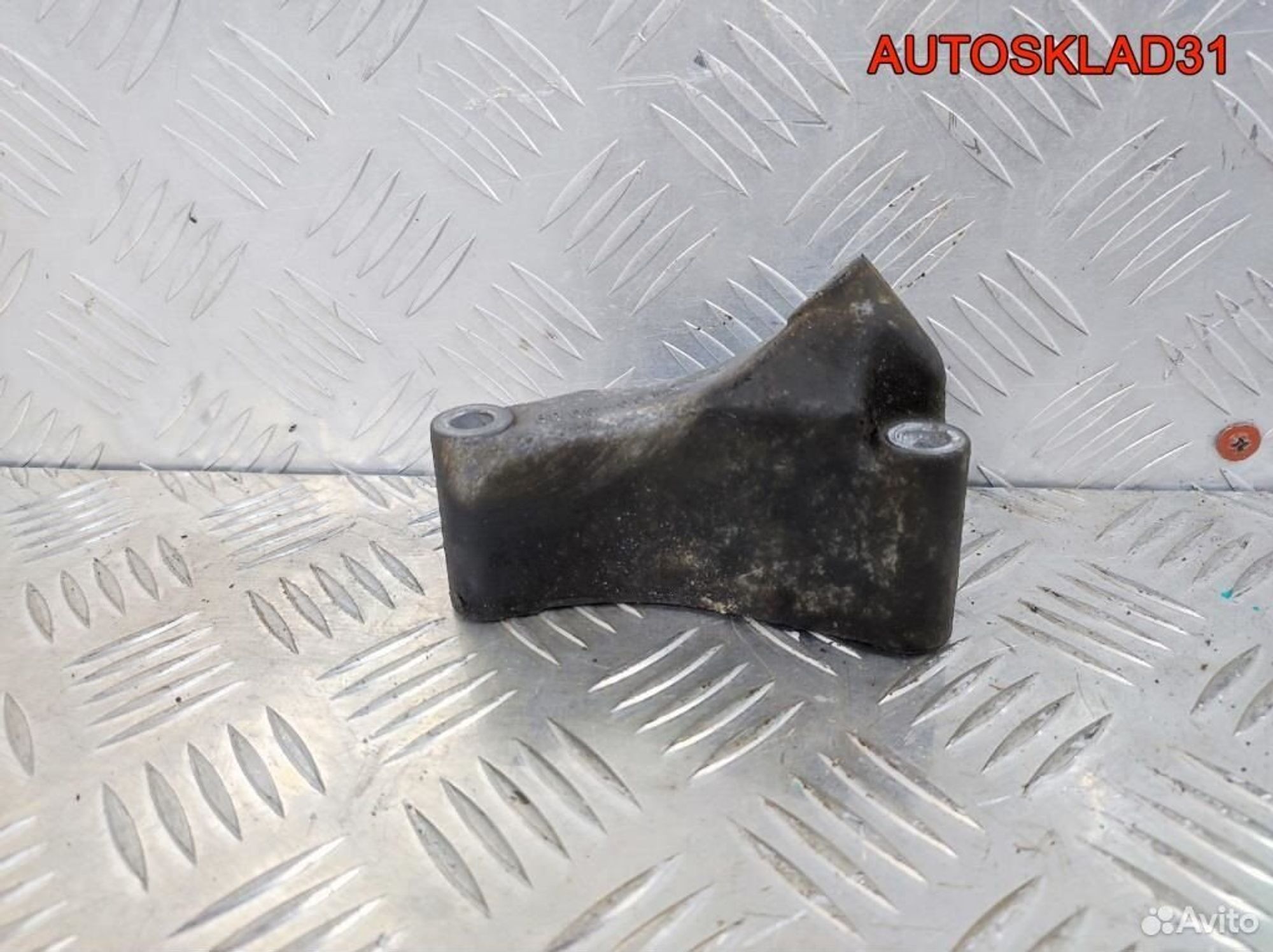 Кронштейн кондиционера Mercedes Vito 638 2,2 611, 900 рублей, Дубовое