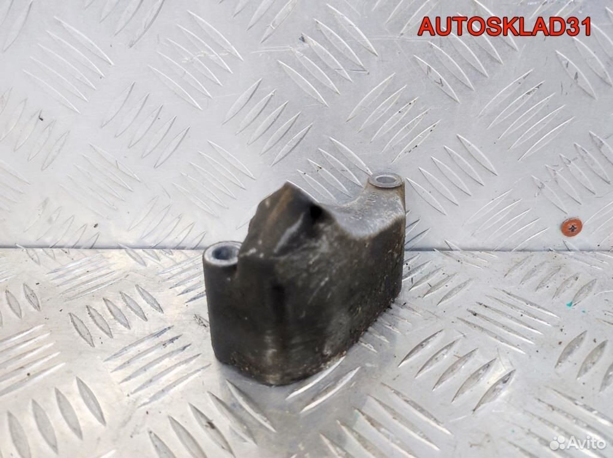 Кронштейн кондиционера Mercedes Vito 638 2,2 611, 900 рублей, Дубовое