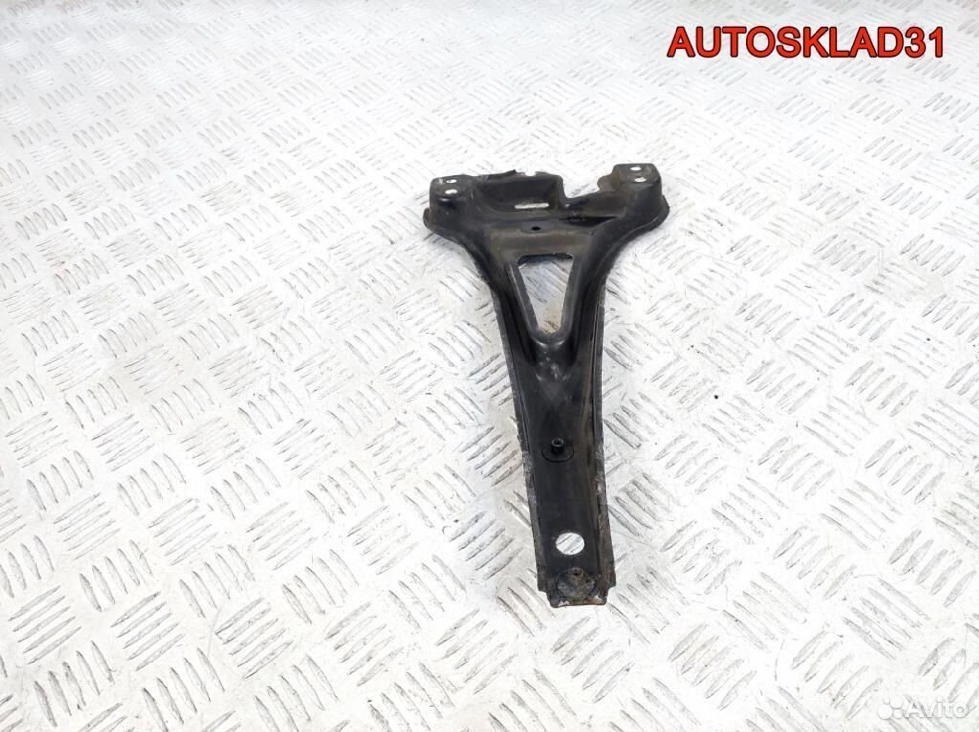 Кронштейн замка капота VW Golf 4 1J0805569B, 600 рублей, Дубовое