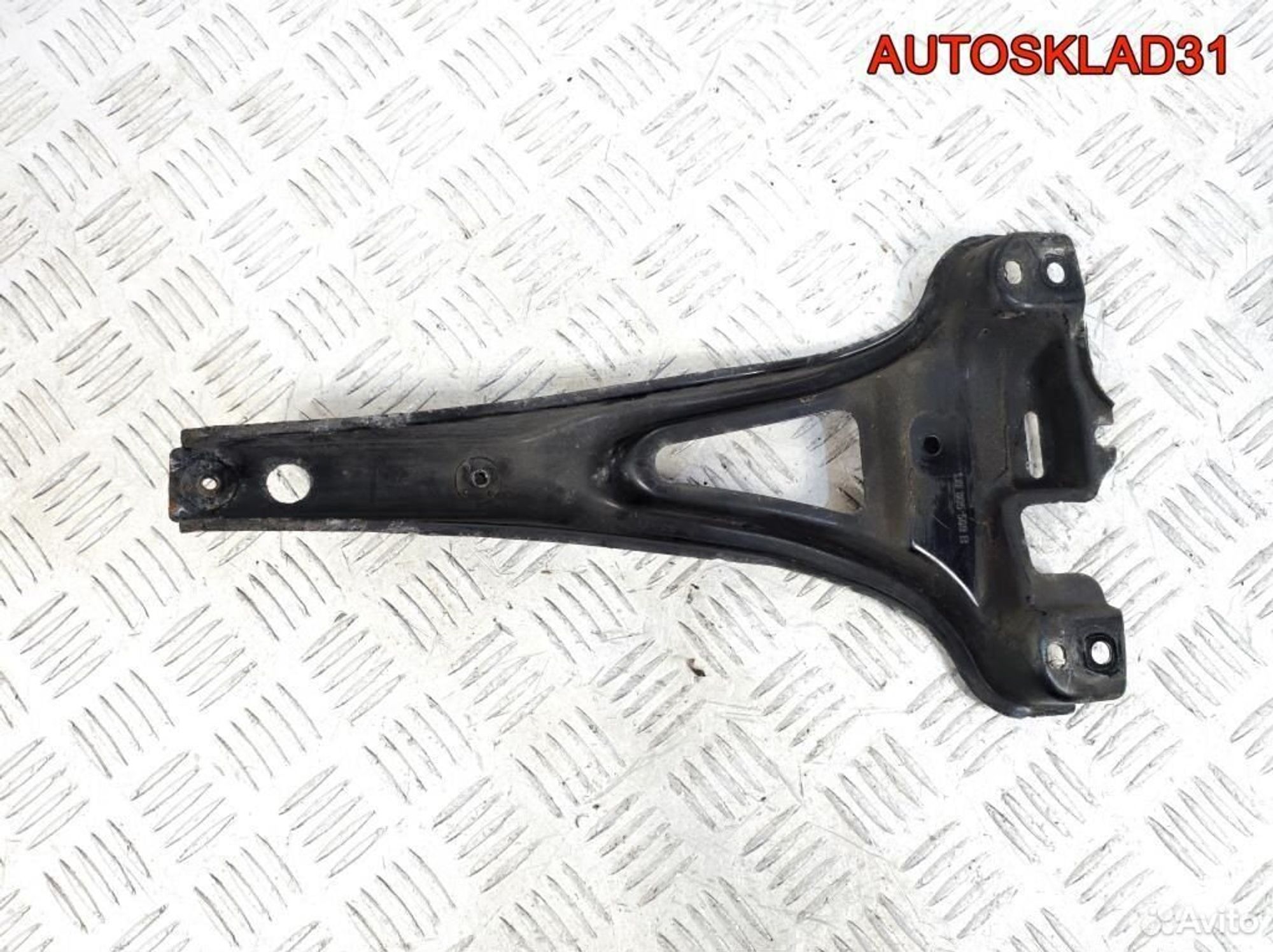 Кронштейн замка капота VW Golf 4 1J0805569B, 600 рублей, Дубовое