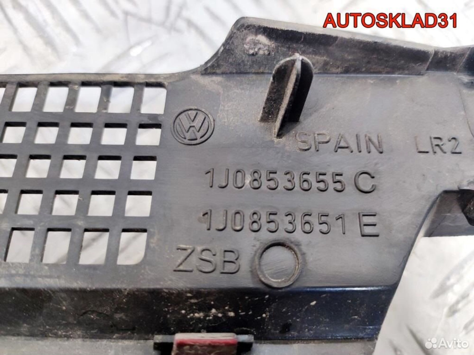Решетка радиатора Volkswagen Golf 4 1J0853651F, 2100 рублей, Дубовое