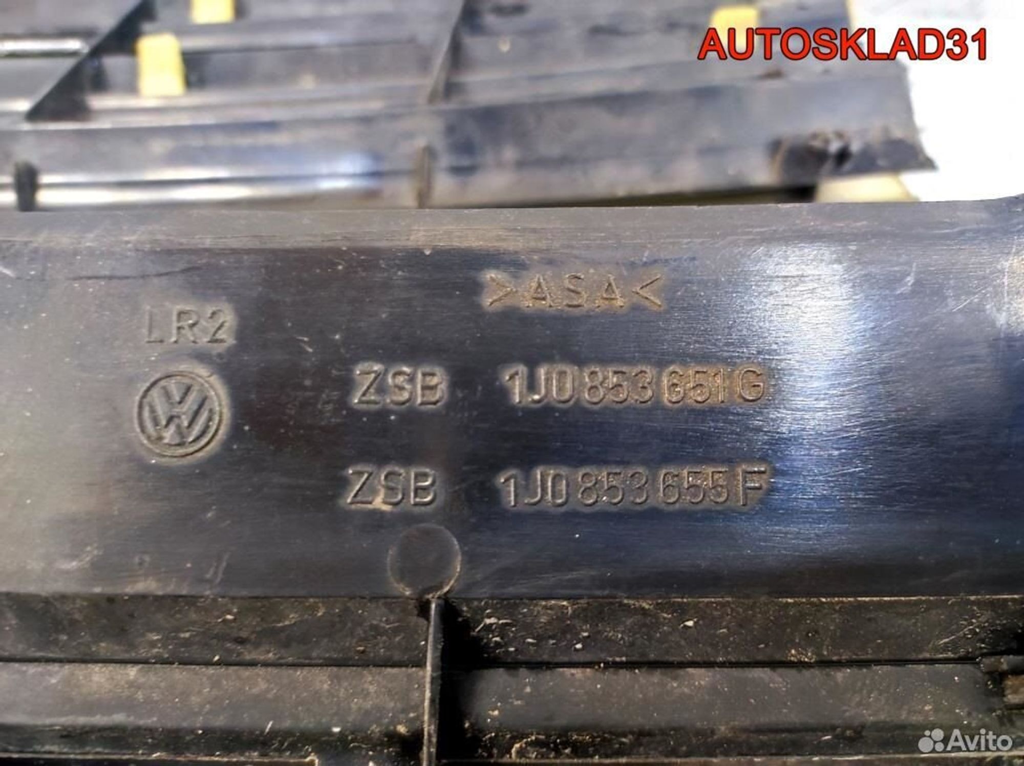 Решетка радиатора Volkswagen Golf 4 1J0853651F, 2100 рублей, Дубовое