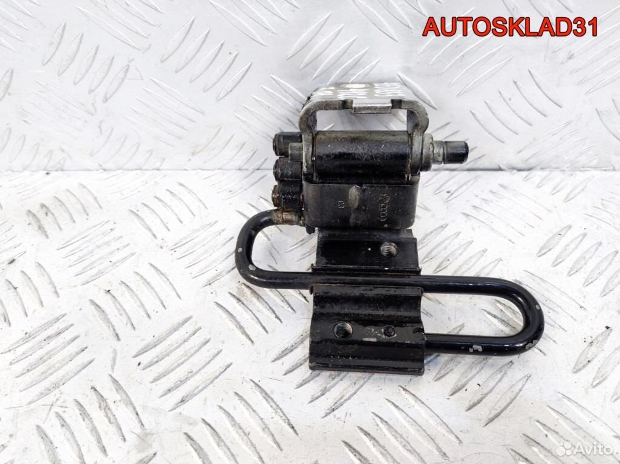 Петля двери задней правой Audi A8 D3 4E0833412C, 1700 рублей, Дубовое