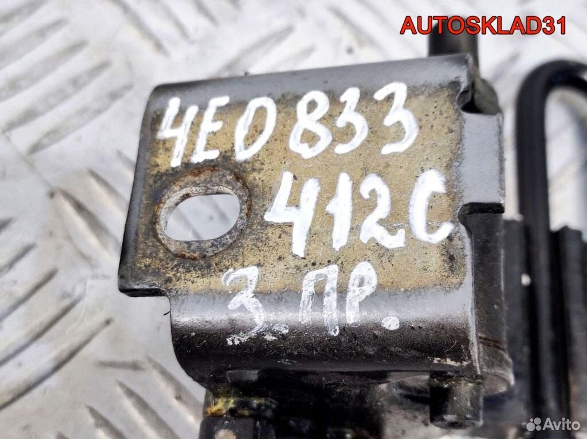 Петля двери задней правой Audi A8 D3 4E0833412C, 1700 рублей, Дубовое
