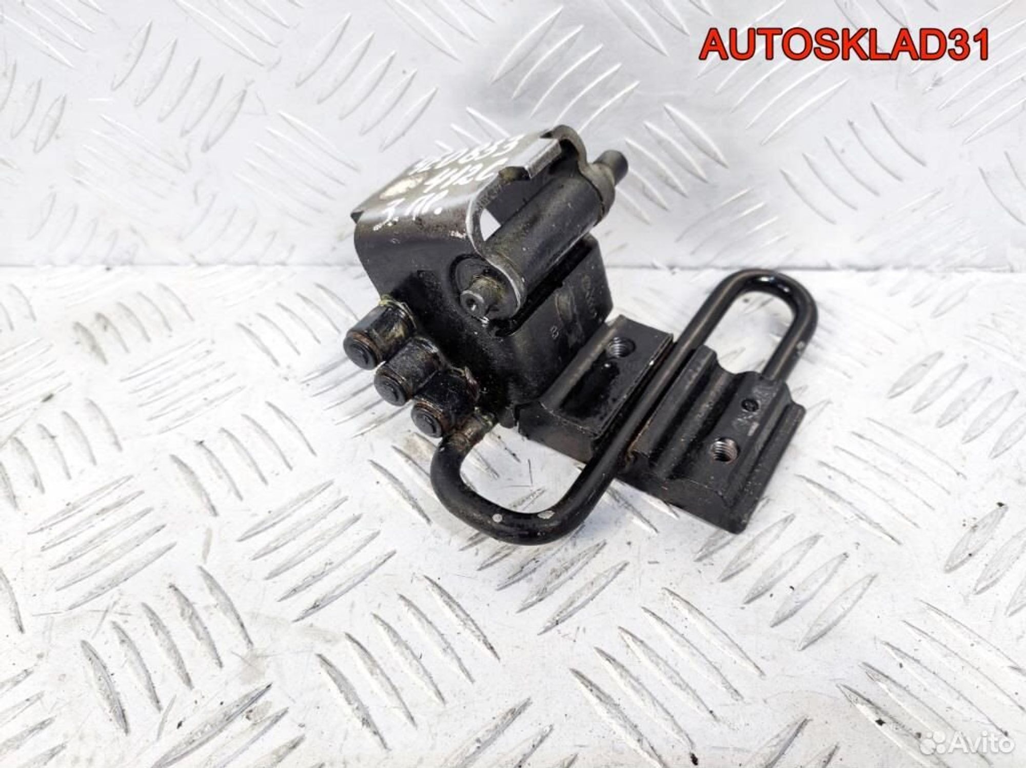 Петля двери задней правой Audi A8 D3 4E0833412C, 1700 рублей, Дубовое