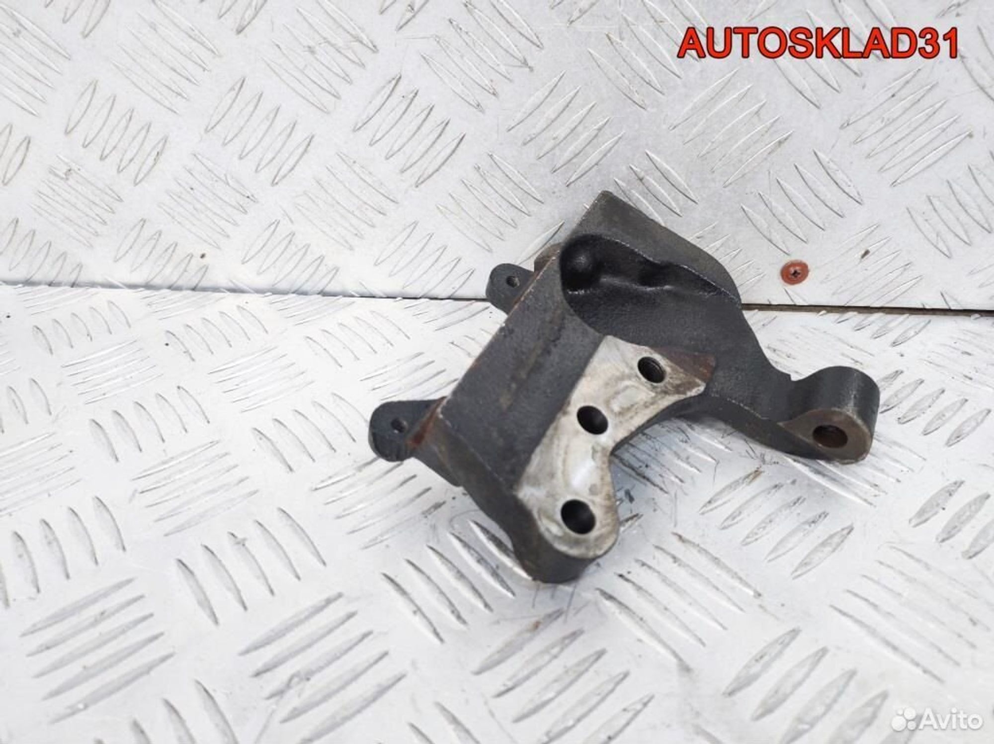 Кронштейн Mercedes Benz Vito 638 A6112230226, 1300 рублей, Дубовое