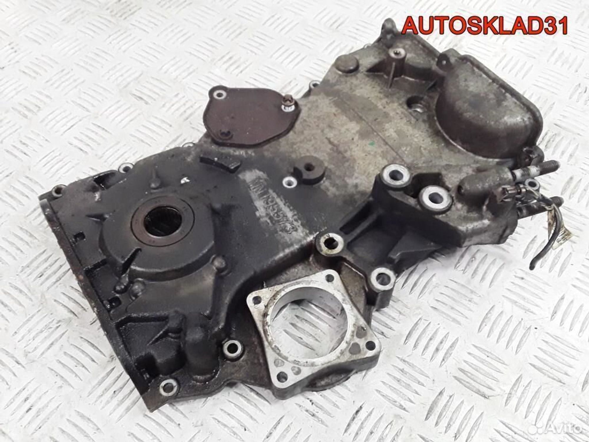 Крышка двигателя передняя Mitsubishi Colt MN195573, 1700 рублей, Дубовое