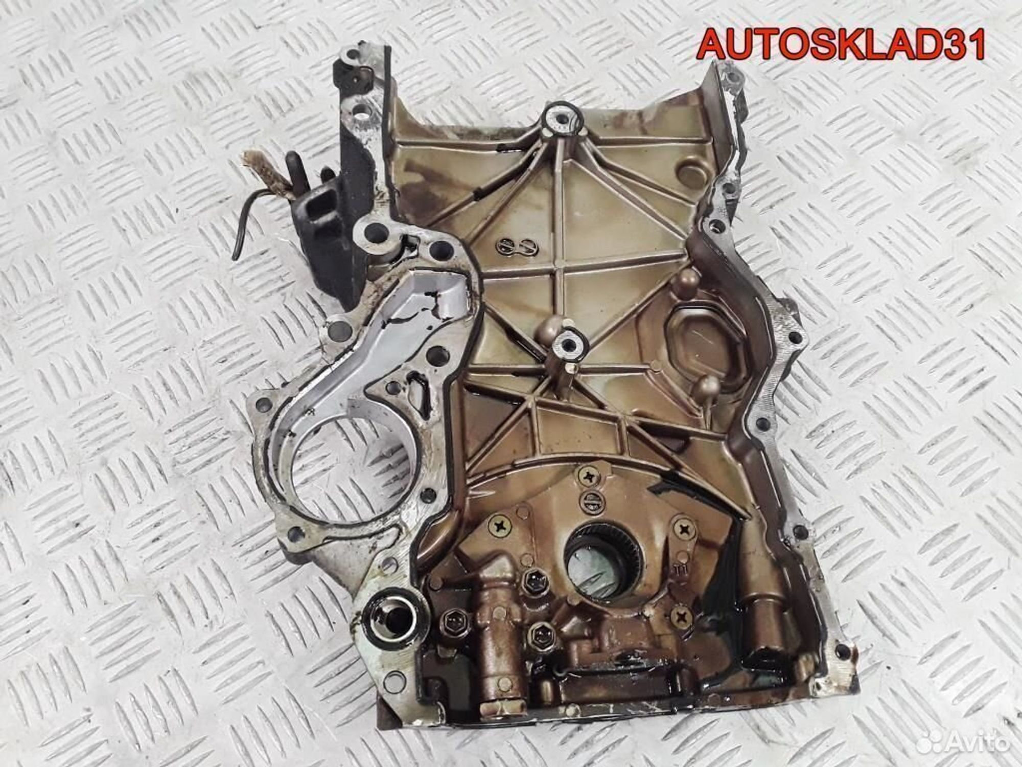 Крышка двигателя передняя Mitsubishi Colt MN195573, 1700 рублей, Дубовое