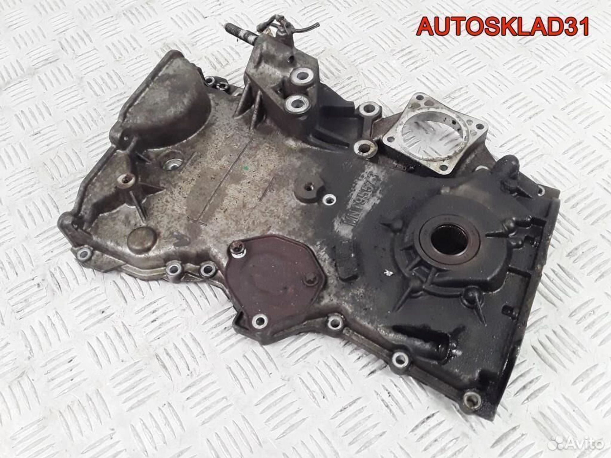 Крышка двигателя передняя Mitsubishi Colt MN195573, 1700 рублей, Дубовое