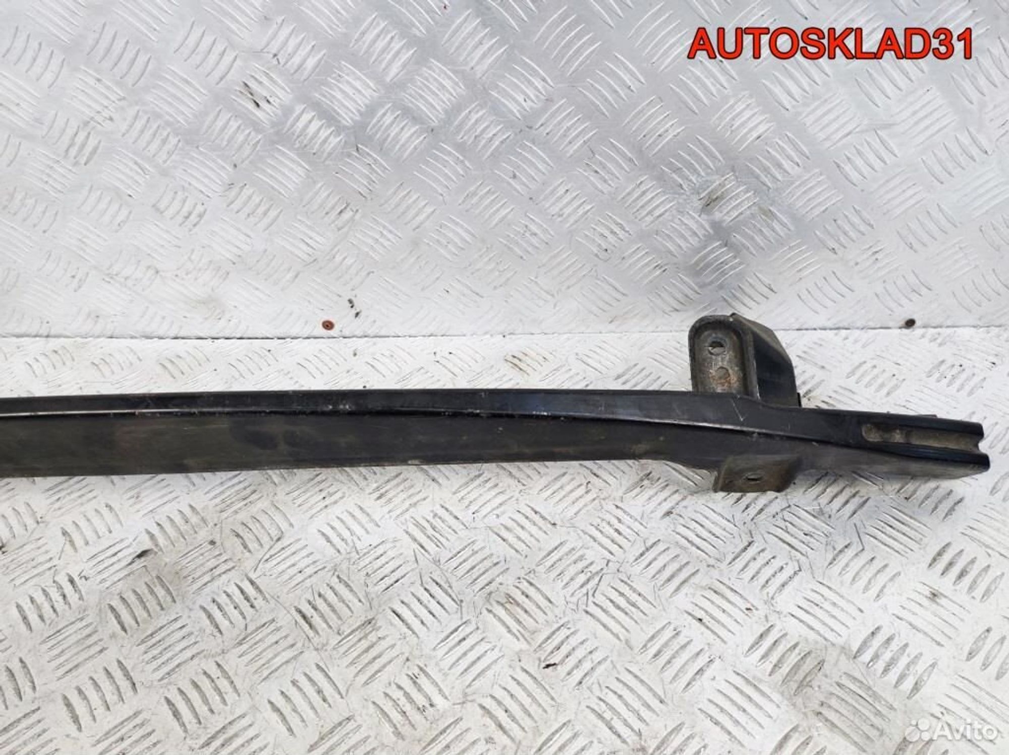 Кронштейн переднего бампера VW Golf 5 1K0807093A, 900 рублей, Дубовое