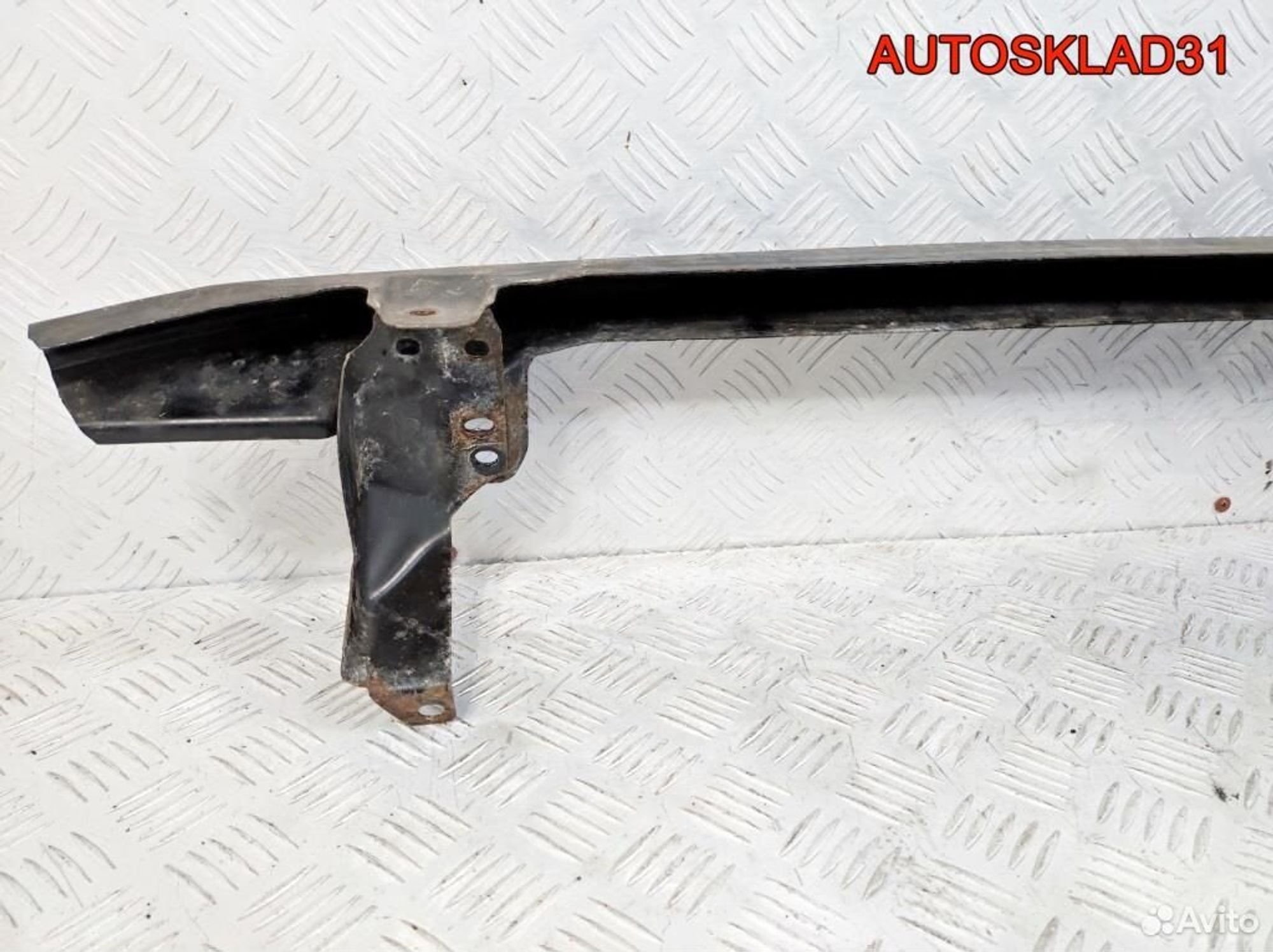 Кронштейн переднего бампера VW Golf 5 1K0807093A, 900 рублей, Дубовое