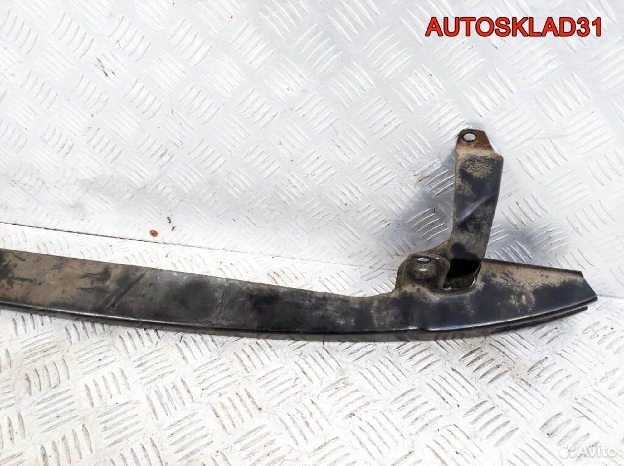 Кронштейн переднего бампера VW Golf 5 1K0807093A, 900 рублей, Дубовое