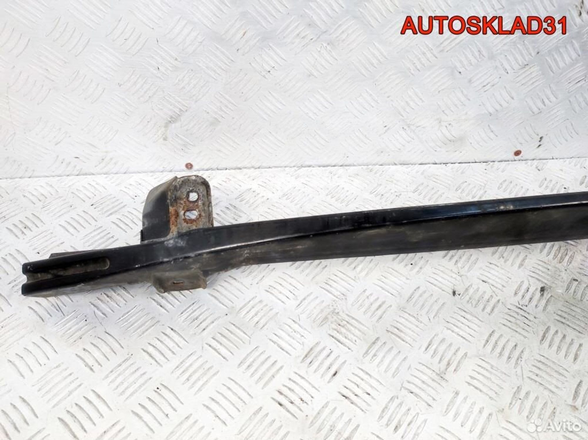 Кронштейн переднего бампера VW Golf 5 1K0807093A, 900 рублей, Дубовое