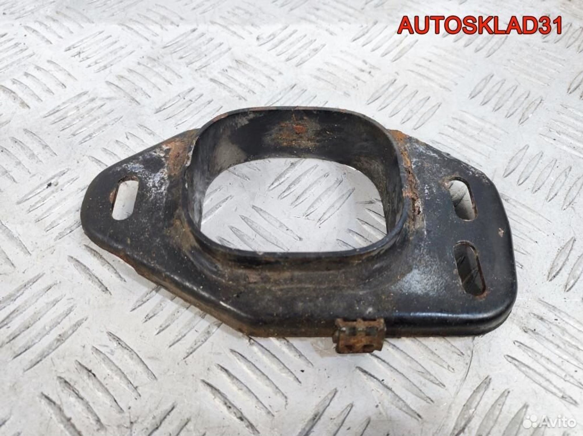 Кронштейн опоры двигателя VW Passat B5 8D0199335F, 600 рублей, Дубовое